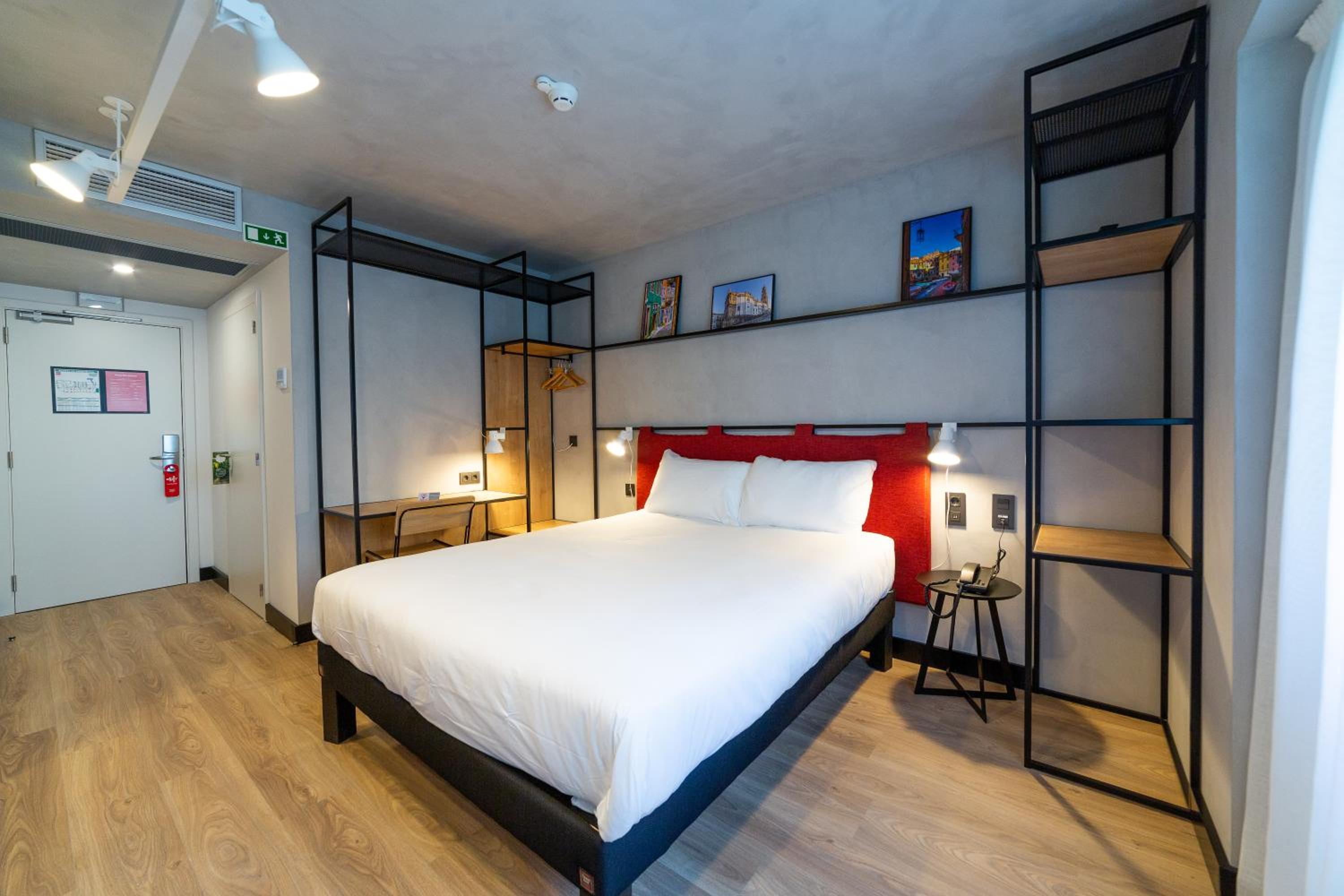 Superior Queen Room with Balcony