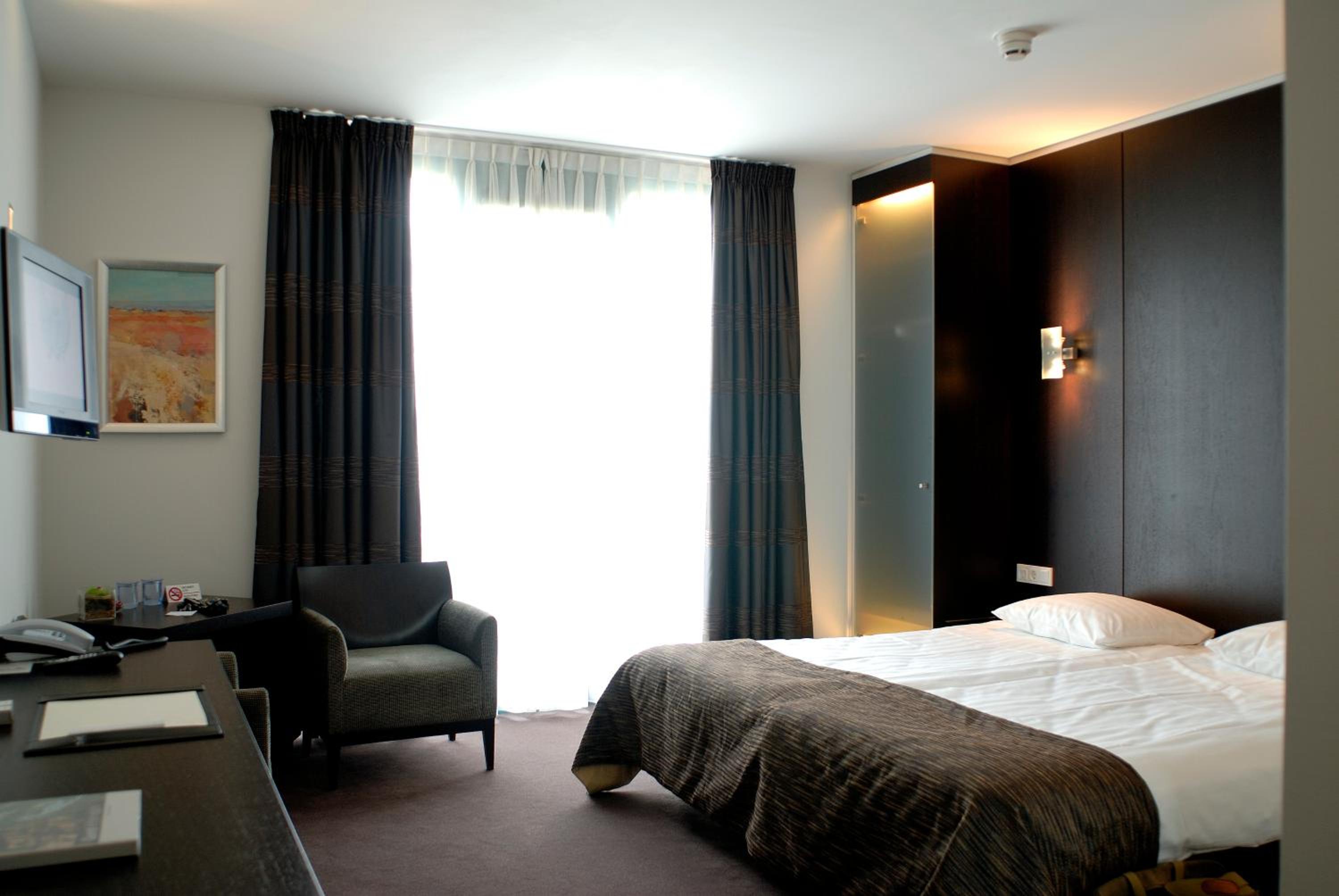 Deluxe Twin Room - Photo 11