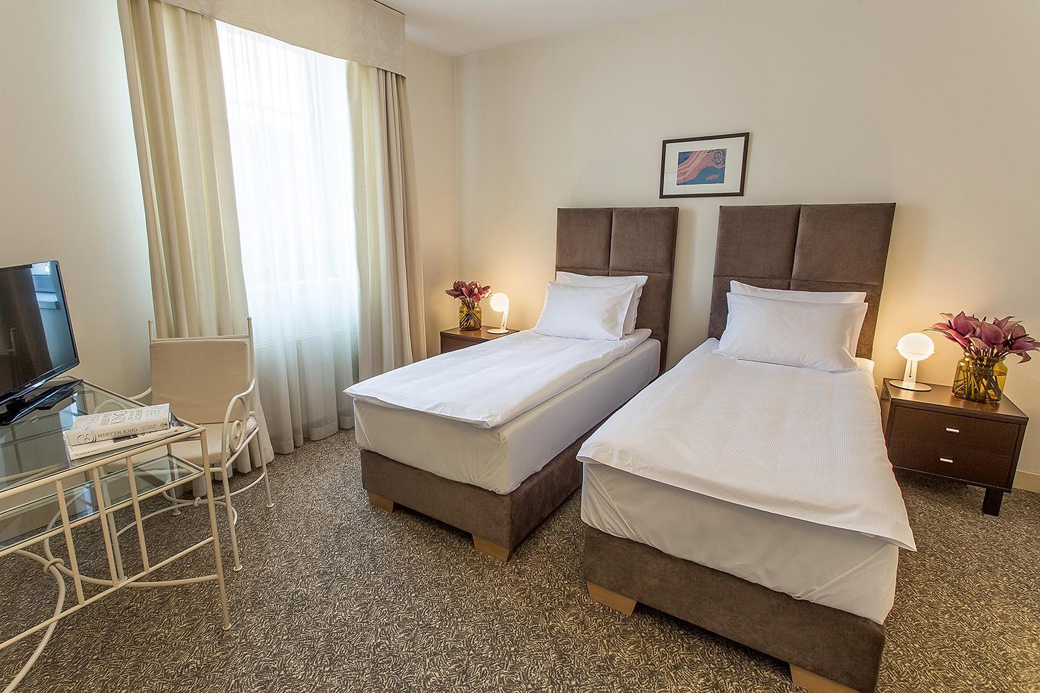 Ambassador Suite - Photo 3
