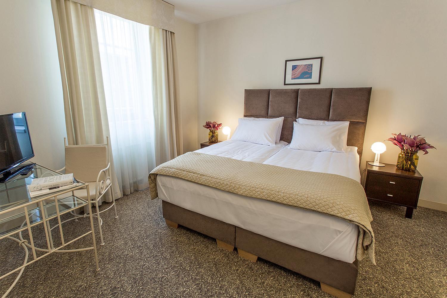 Ambassador Suite - Photo 2