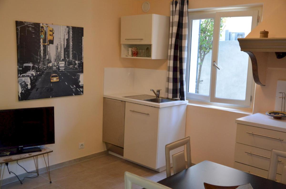 Apartment with Terrace photo 3