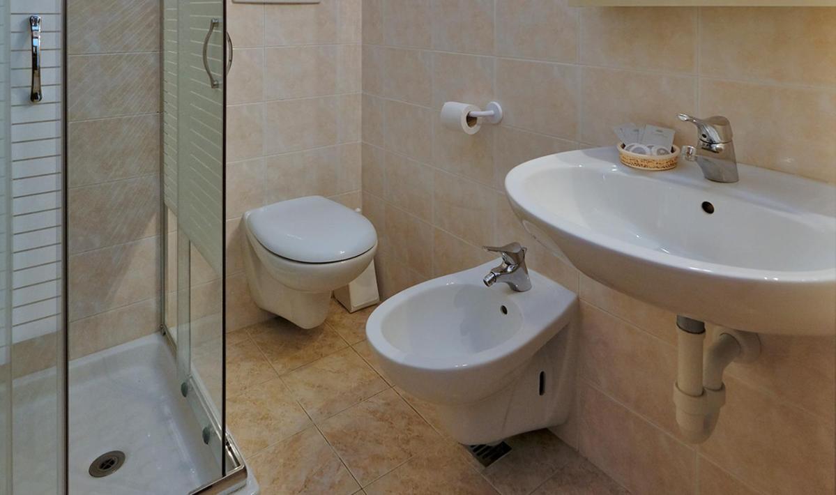 Twin Room - Photo 2