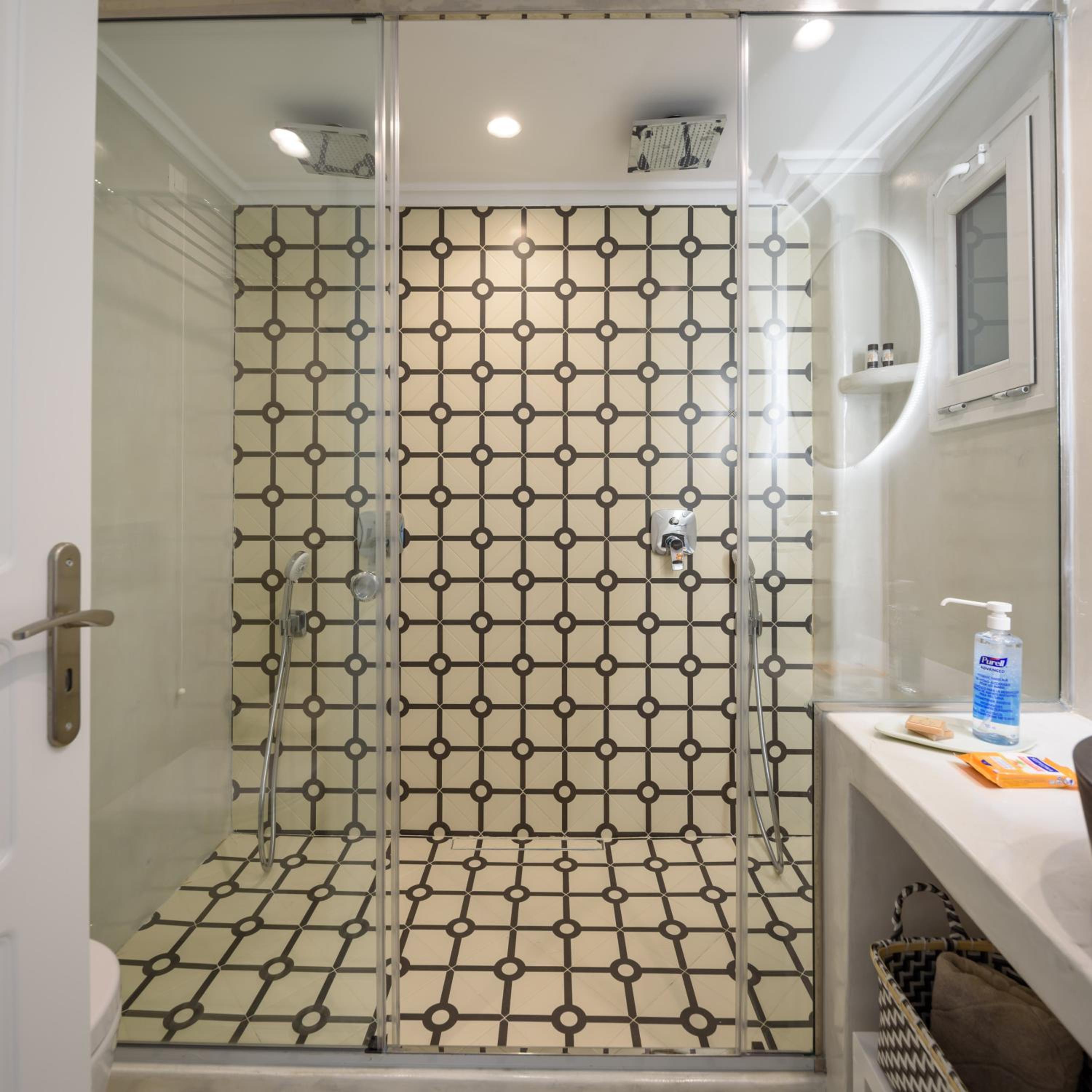 Double or Twin Room - Photo 11