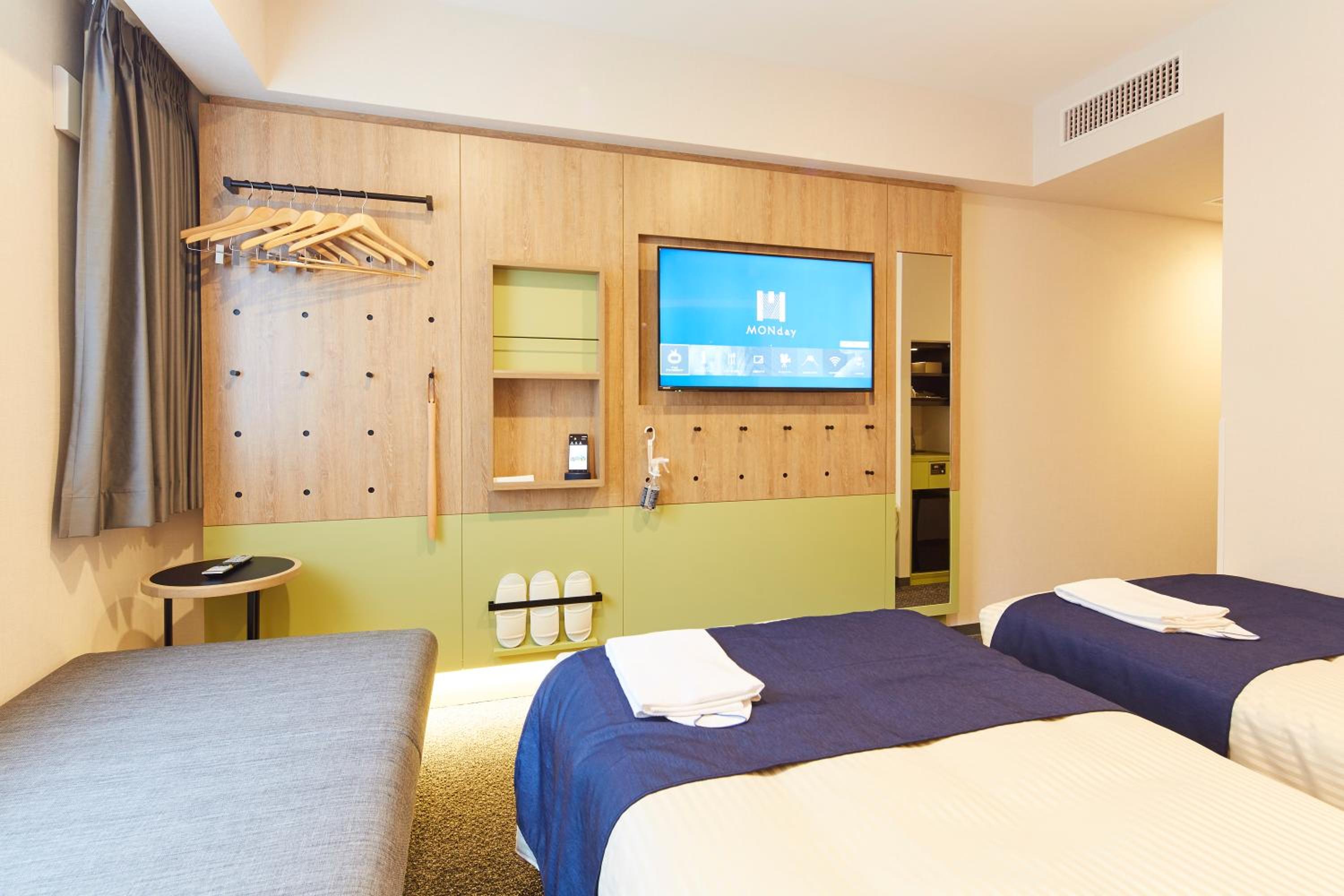 Deluxe Twin Room with Sofa bed thumbnail 5