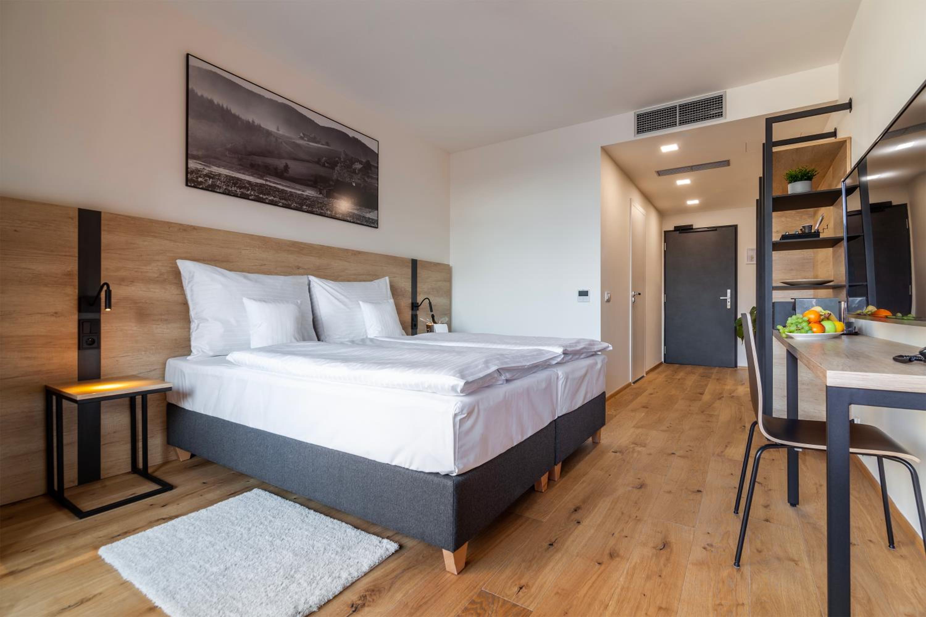 Double or Twin Room with Spa Access - Photo 7