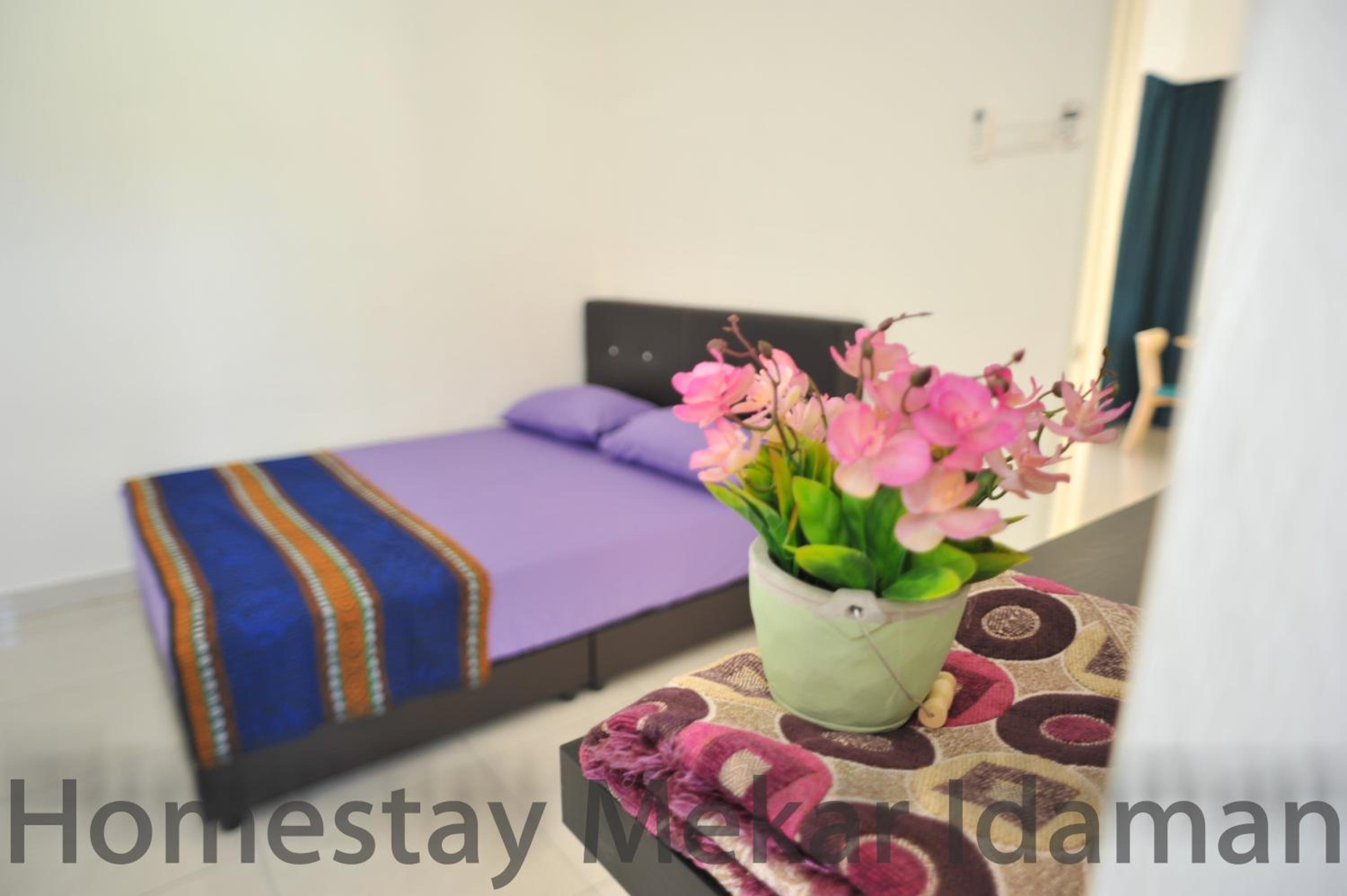Three-Bedroom House photo 2