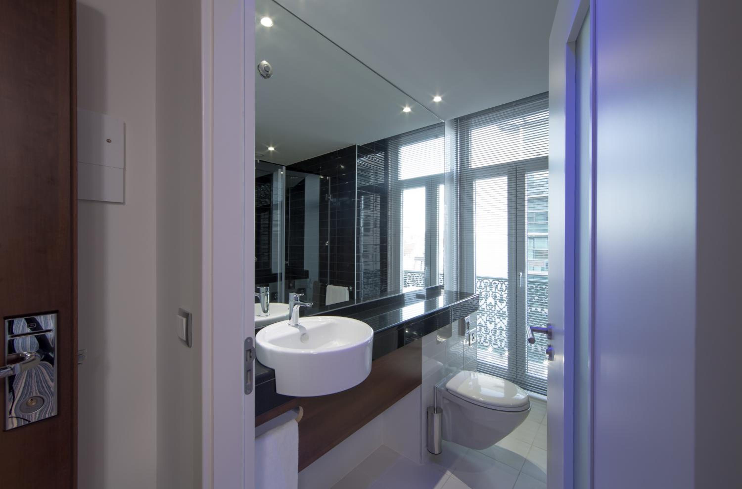 Standard Double Room with Free Breakfast thumbnail 5