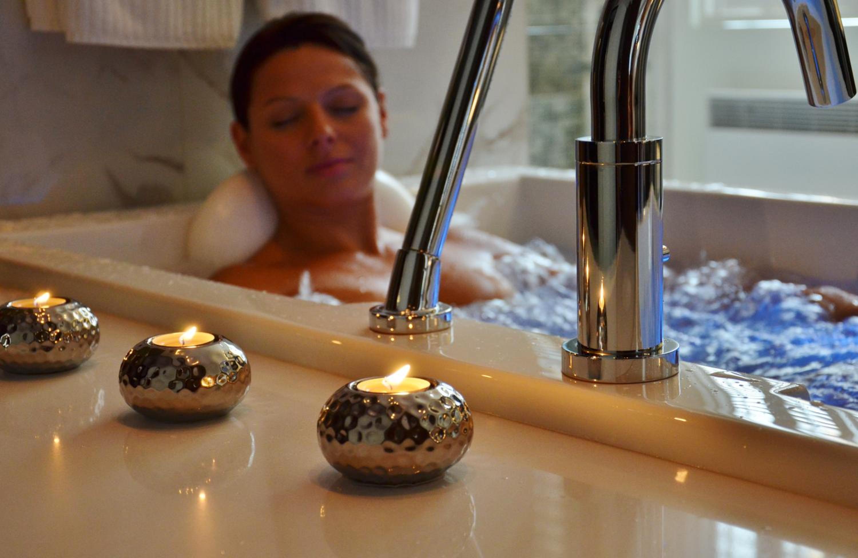 King Suite with open bathroom - Photo 6