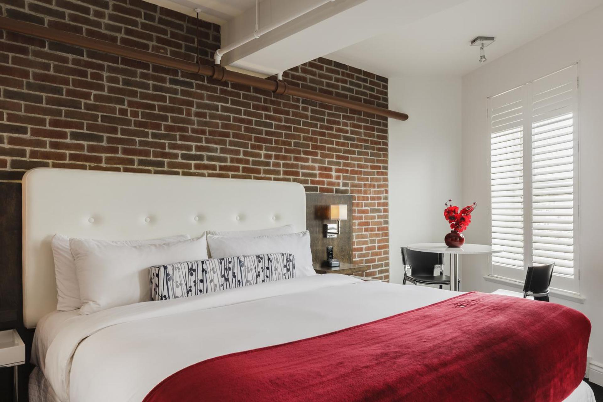 King Suite - Photo 2