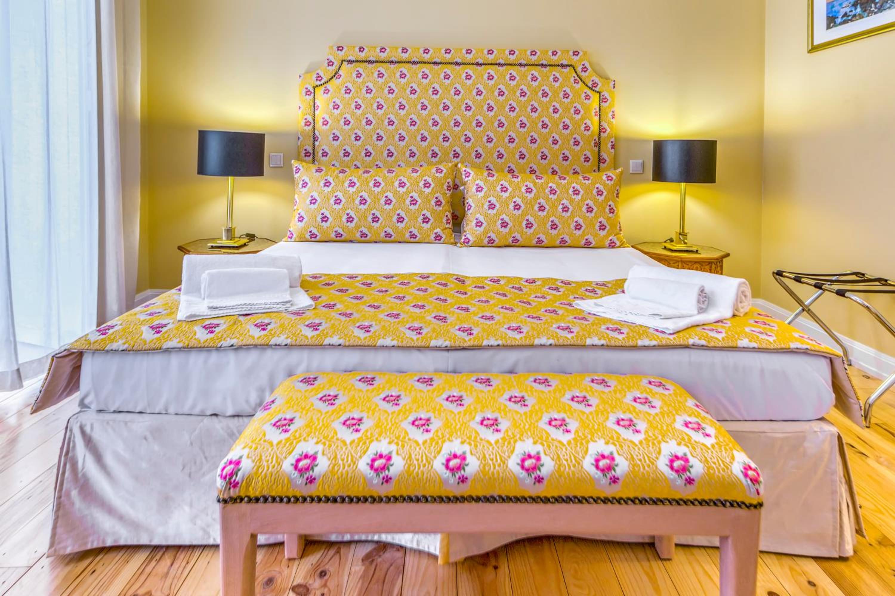 Superior Double or Twin Room with City View - Photo 1