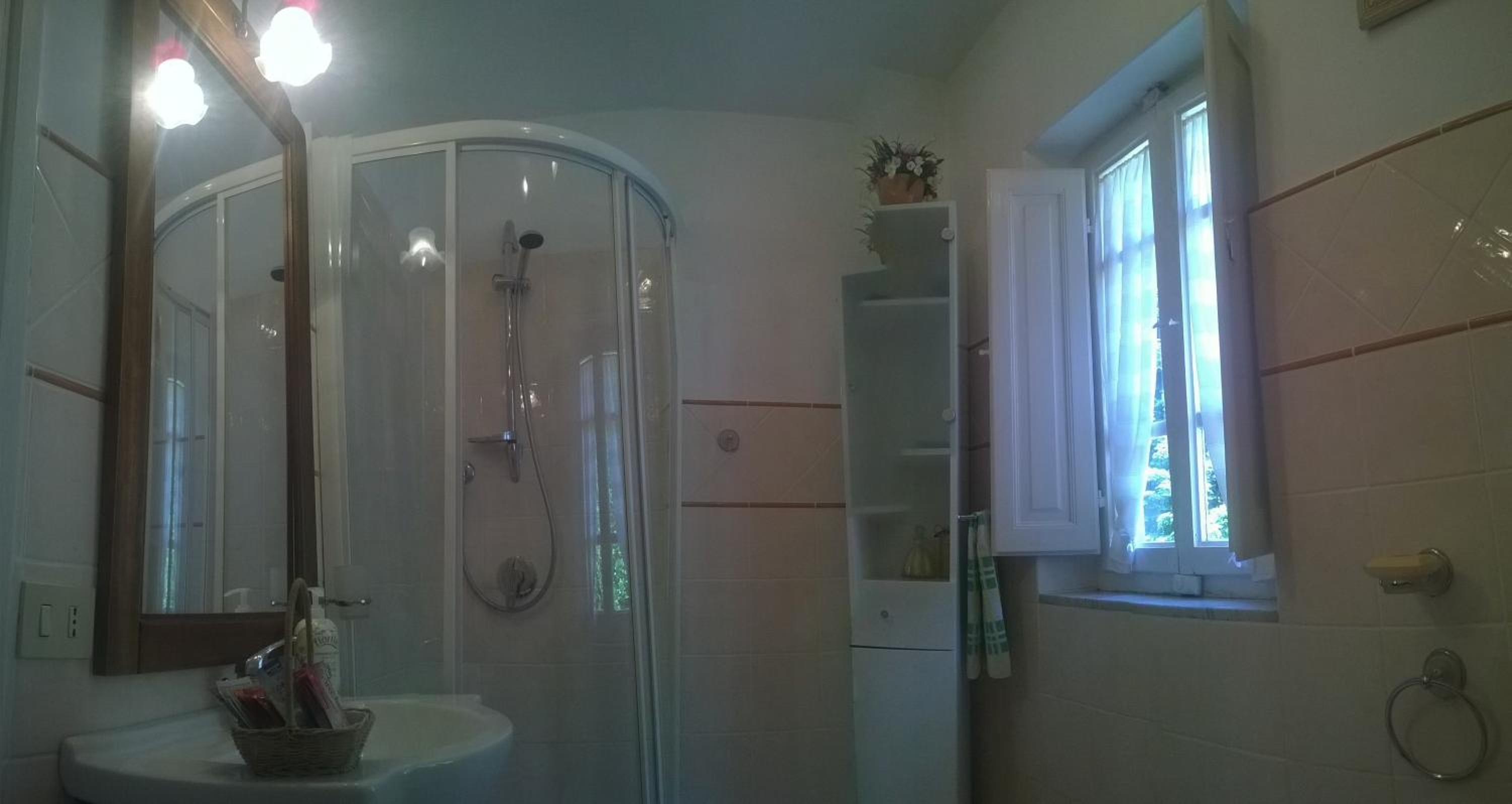 Double Room with Private External Bathroom - Photo 3