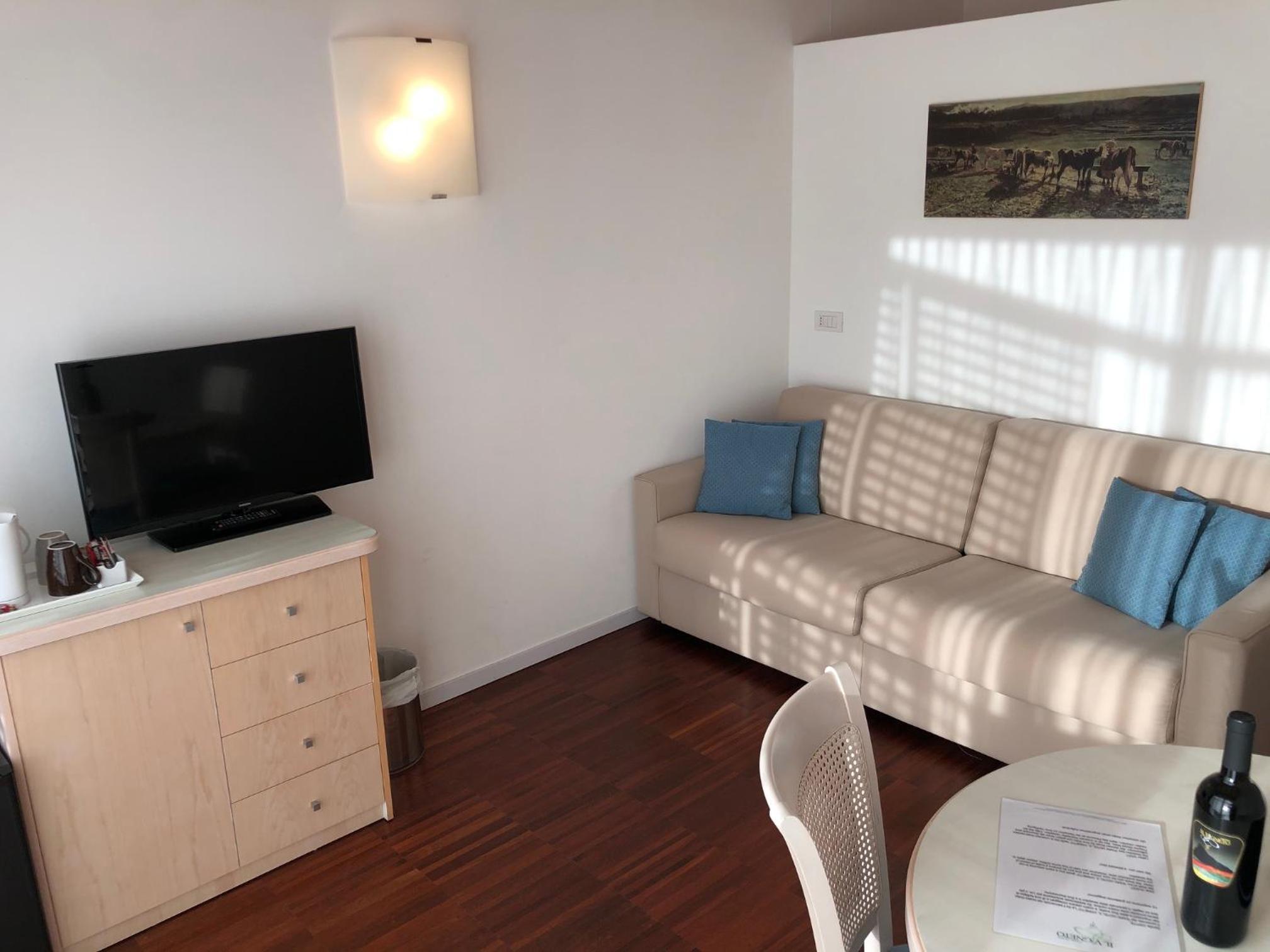 Suite - Photo 2