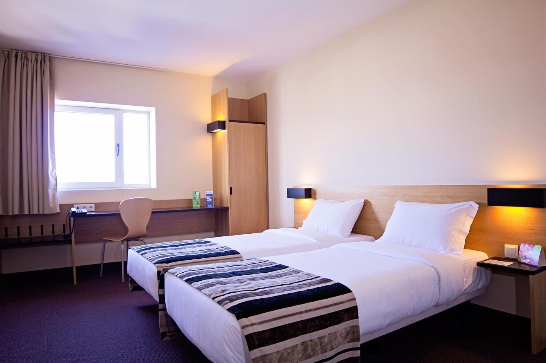 Standard Twin Room - Photo 1