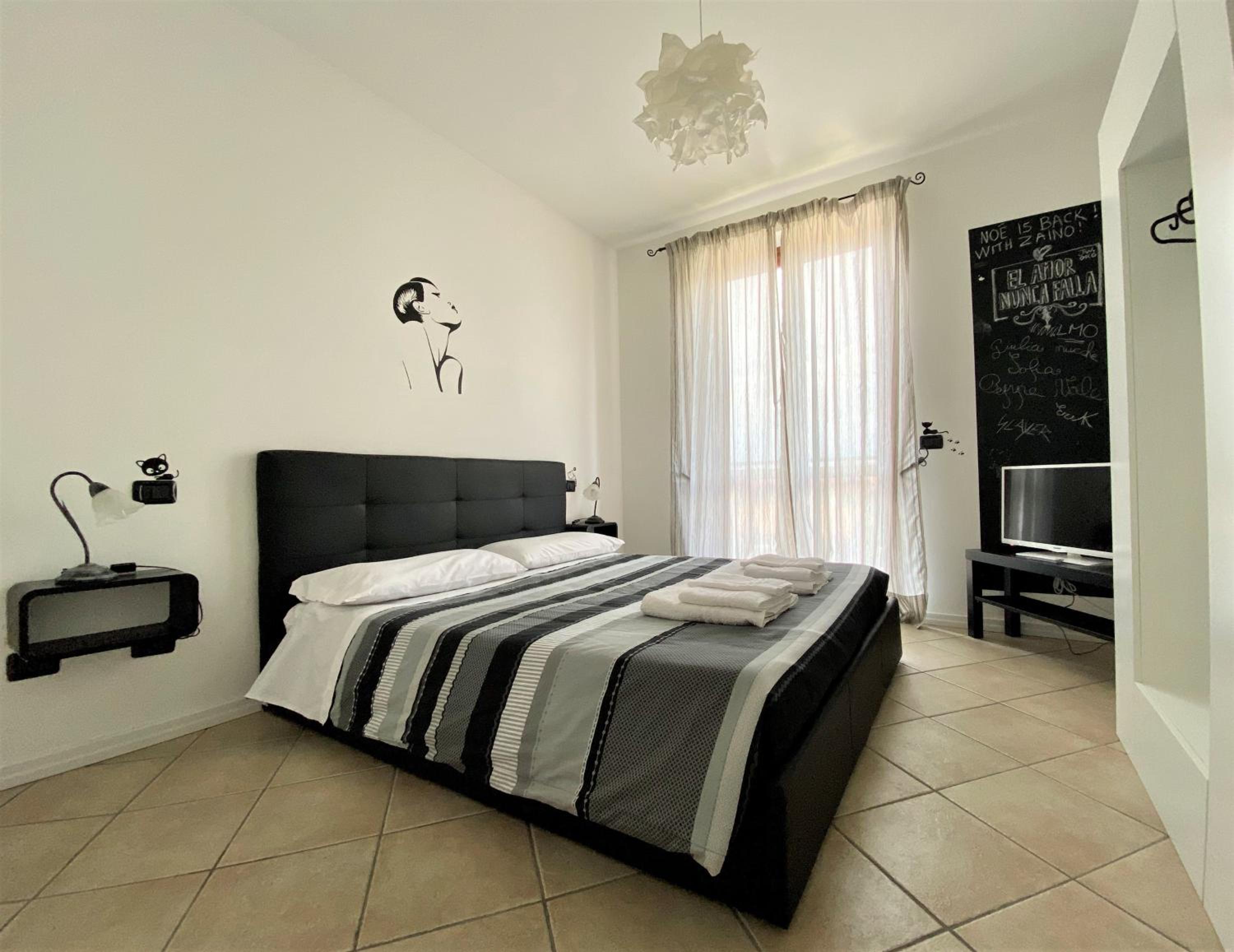 One-Bedroom Apartment with Balcony photo 1
