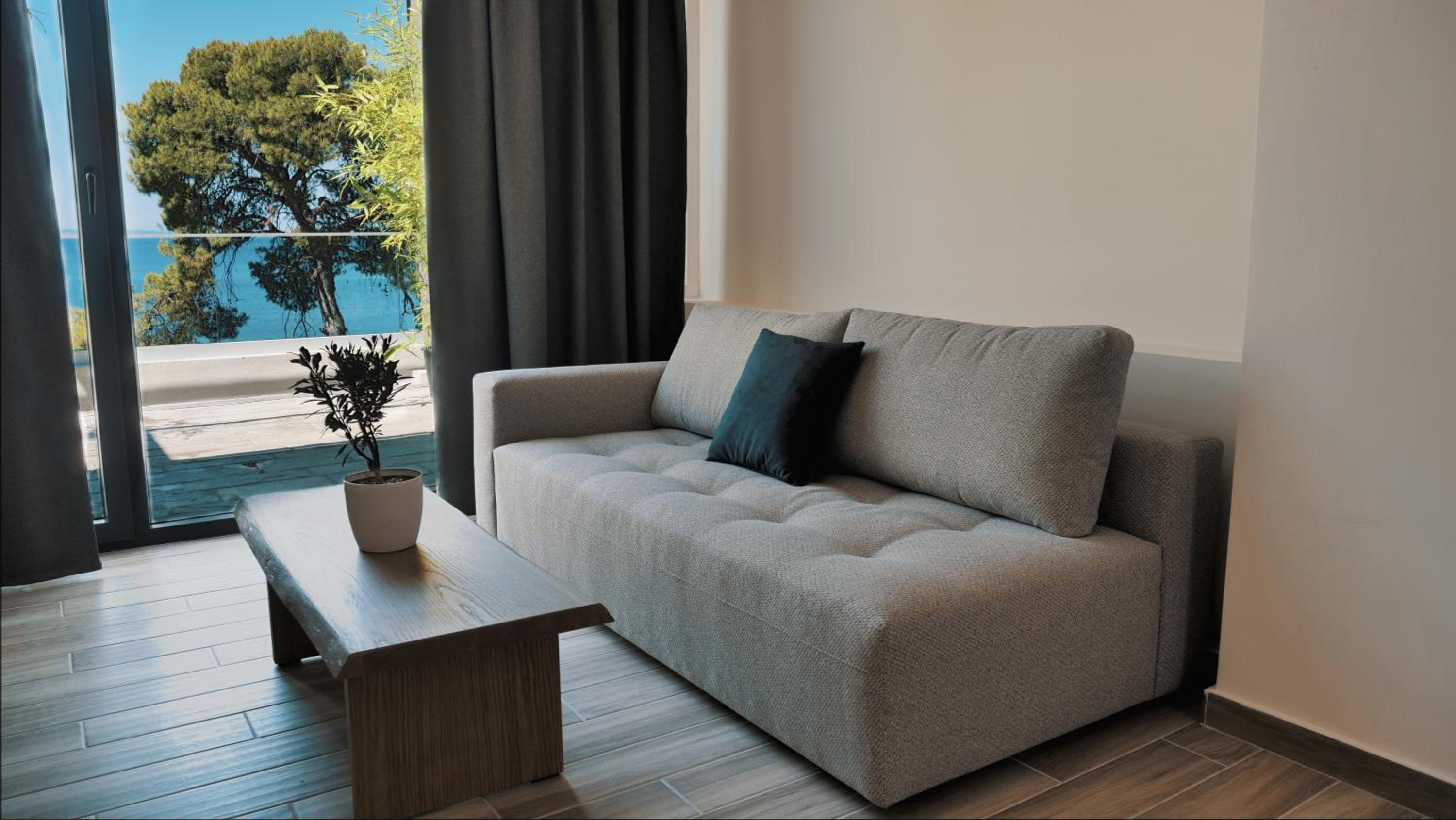 Junior Suite with Sea View - Photo 12