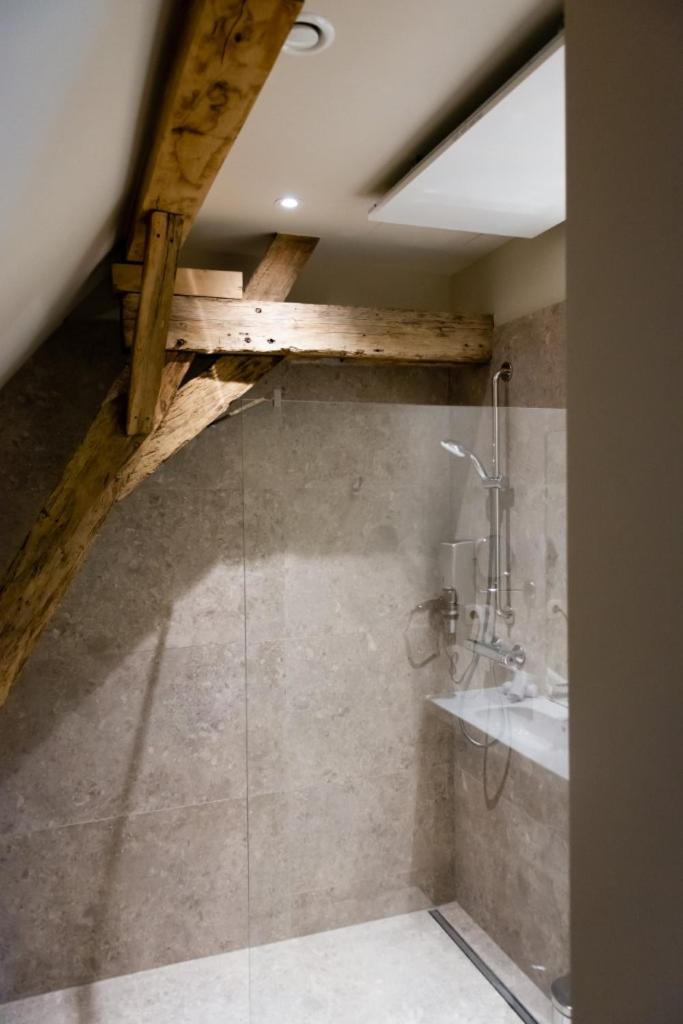 Twin Room with Private Bathroom photo 2