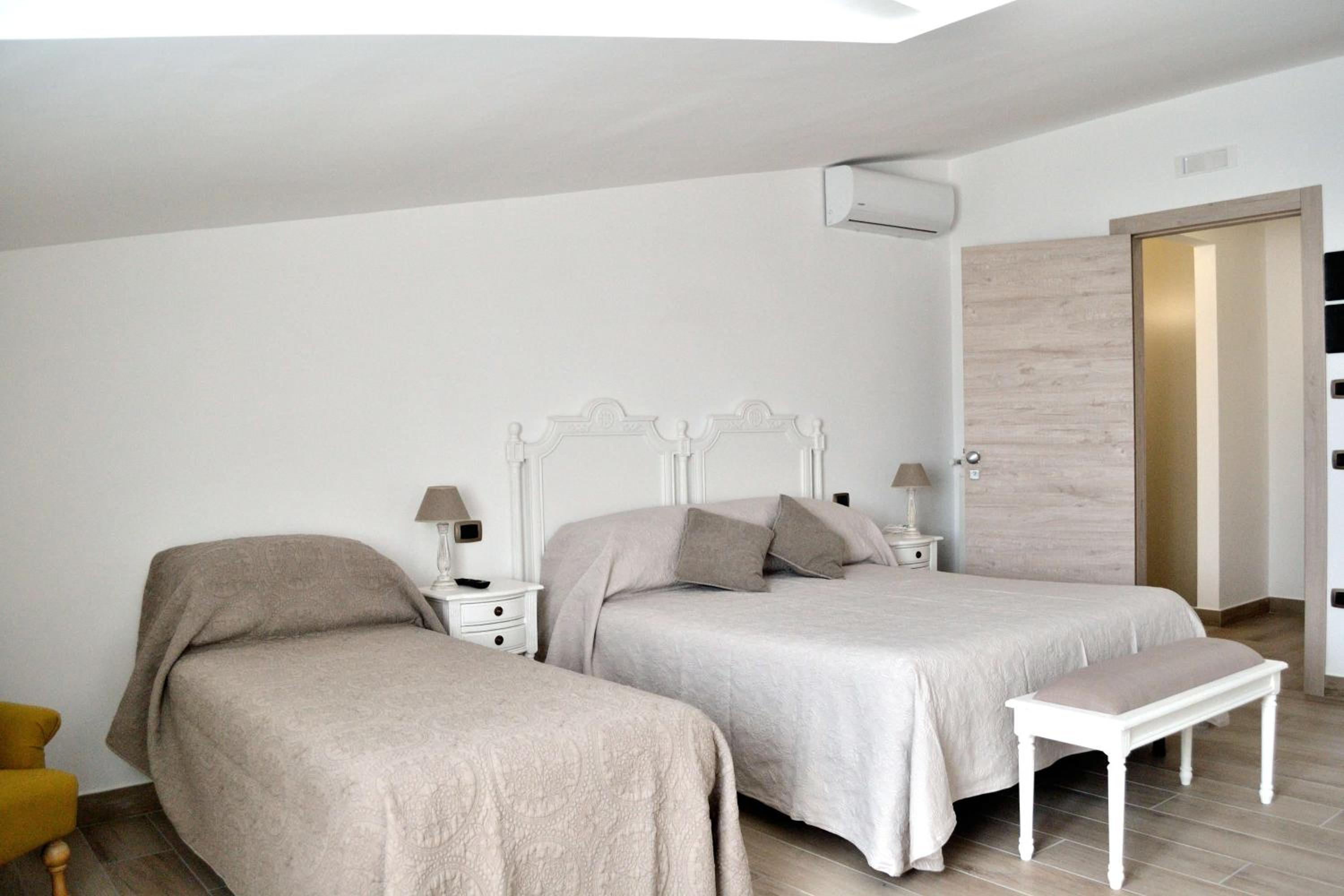 Deluxe Triple Room photo 3