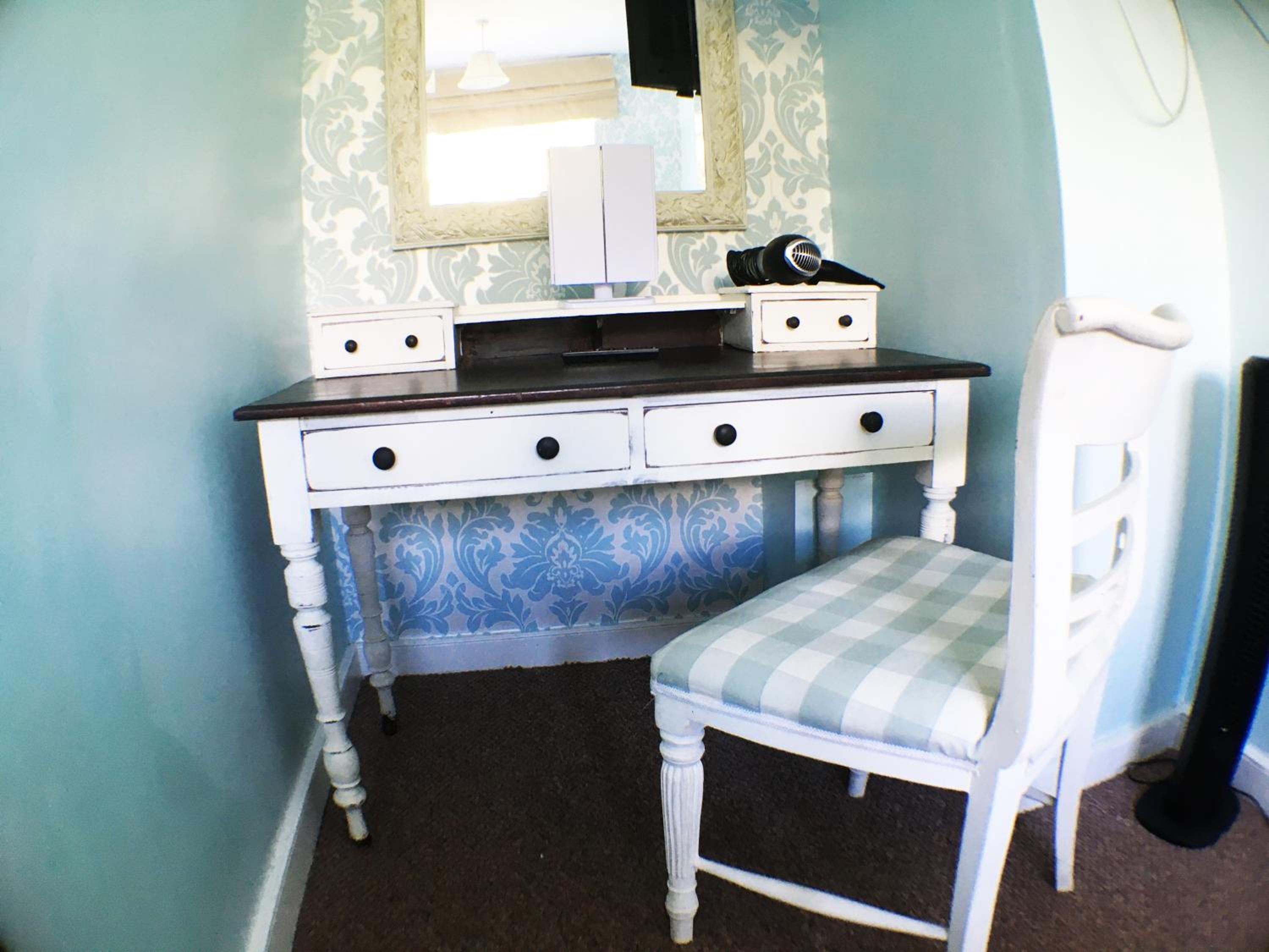 Superior Double or Twin Room - Photo 9
