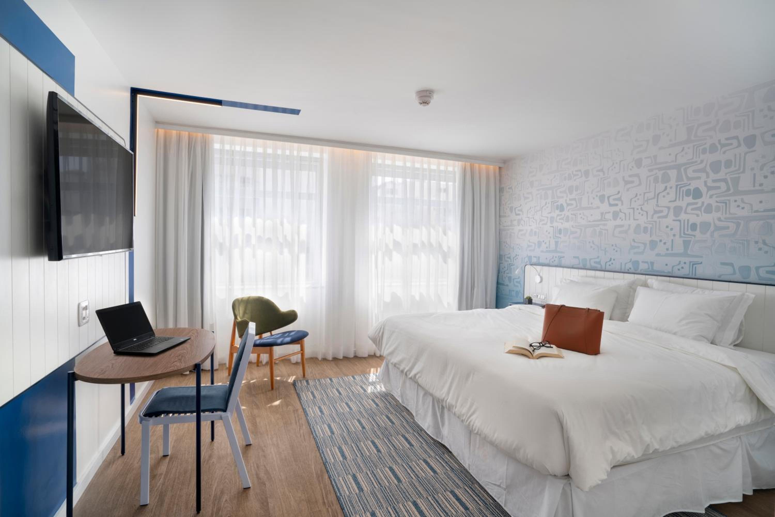 Executive Double Room with Partial Sea View - Photo 9