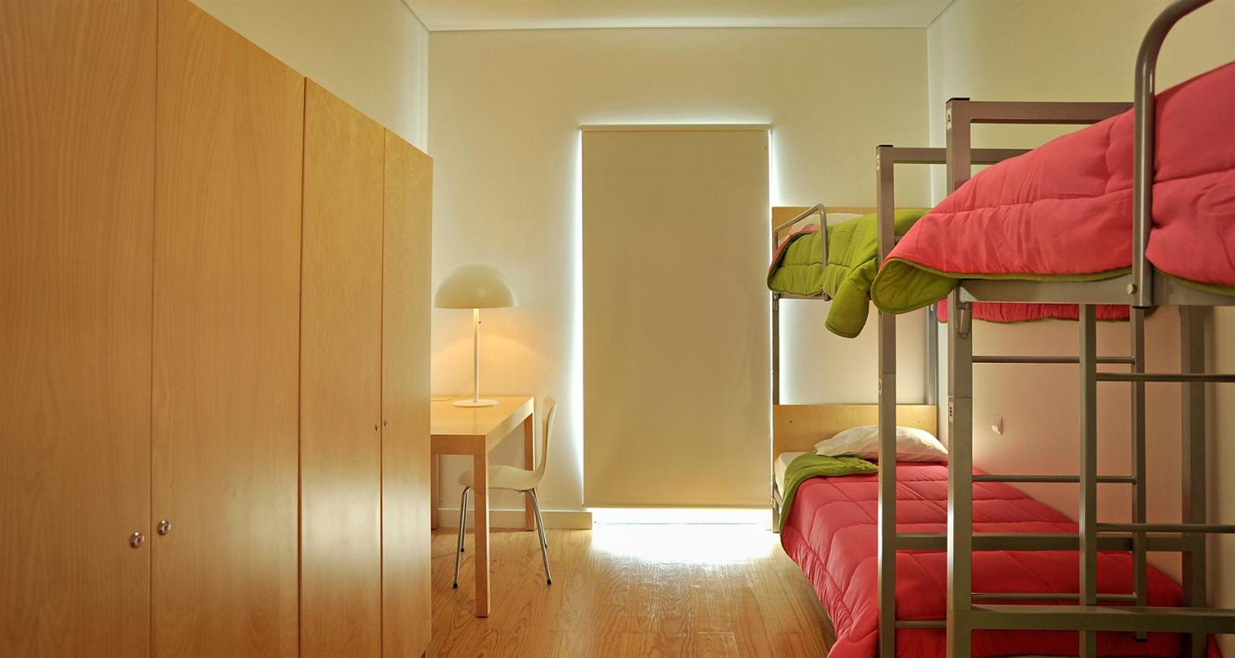 Bed in 4-Bed Female Dormitory Room photo 1
