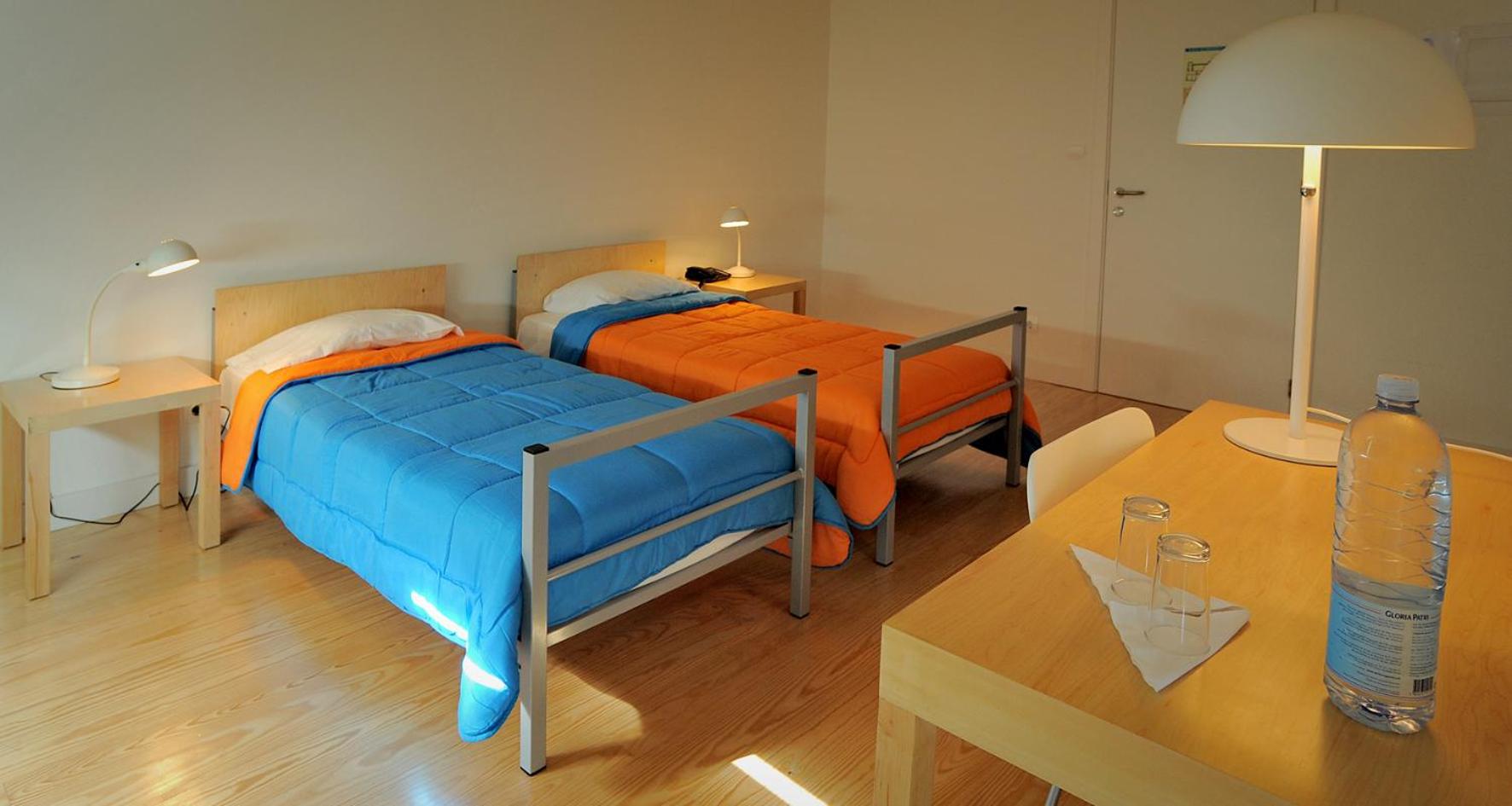 Twin Room with Private Bathroom photo 2