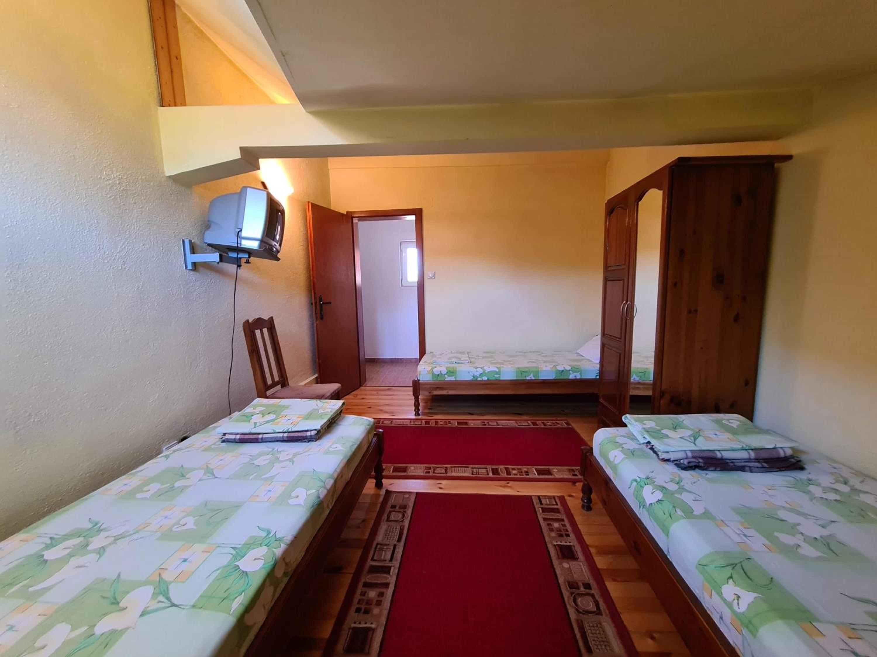 Triple Room with Shared Bathroom photo 2