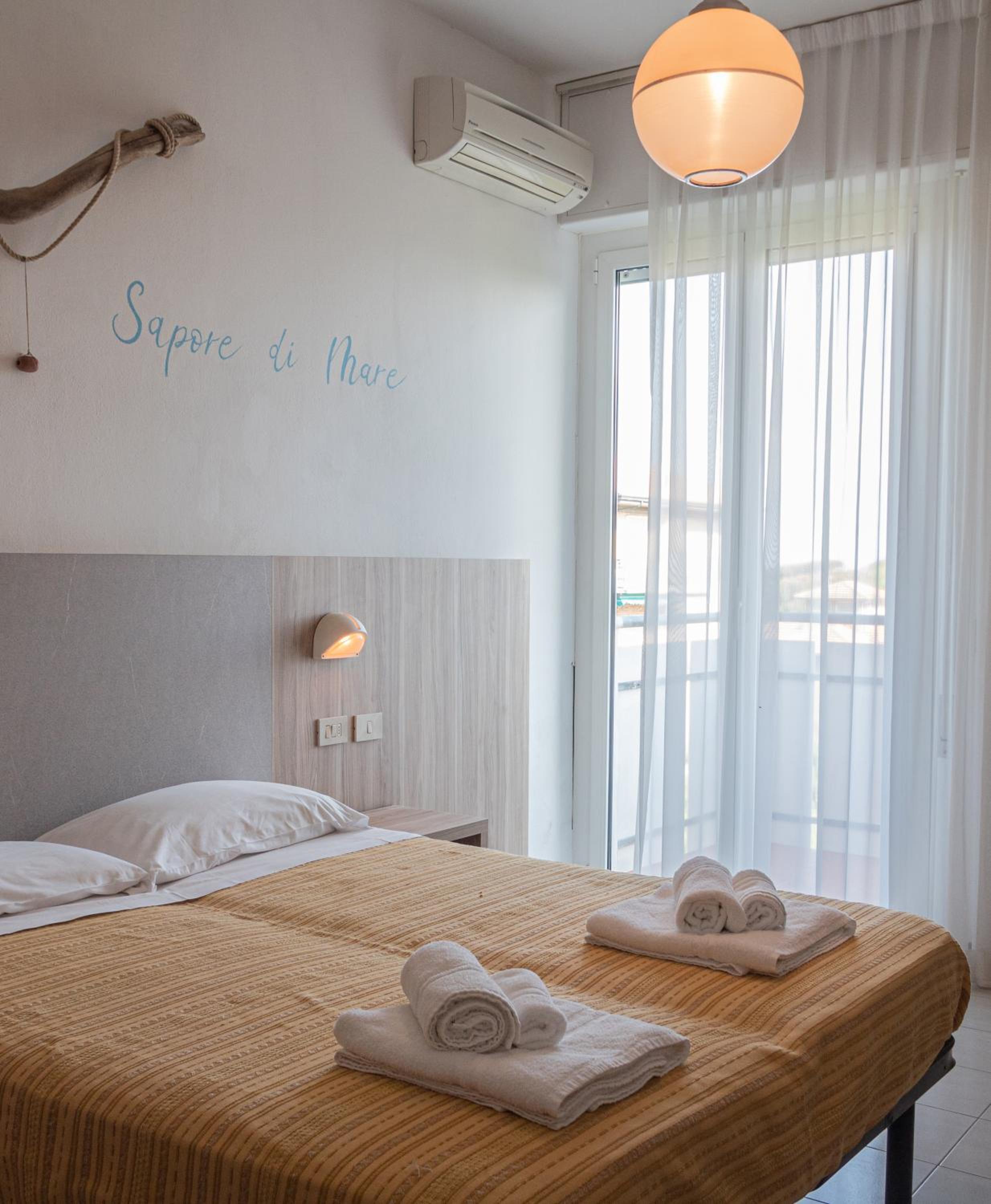 Double Room with Balcony - Photo 1