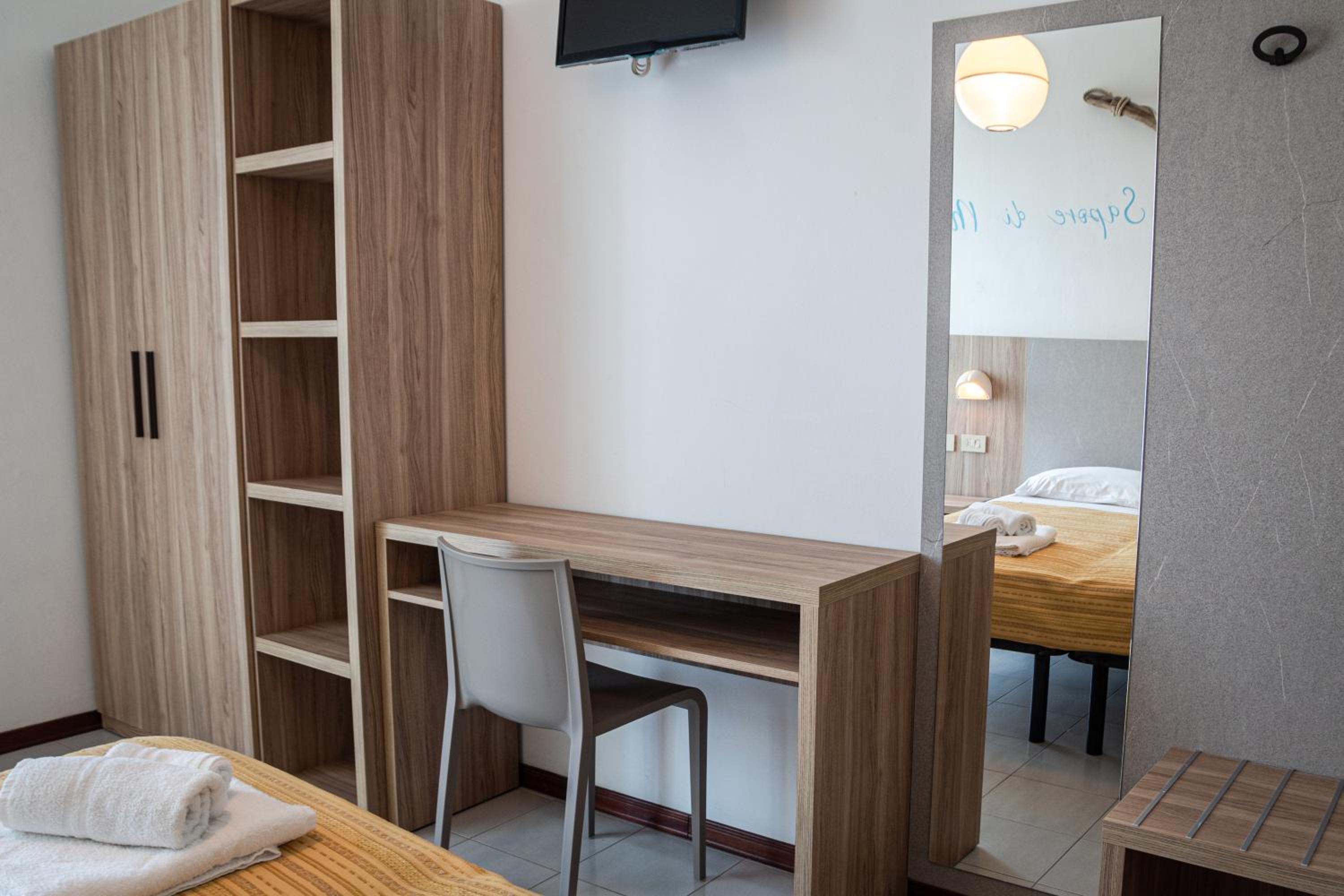 Triple Room with Balcony - Photo 9