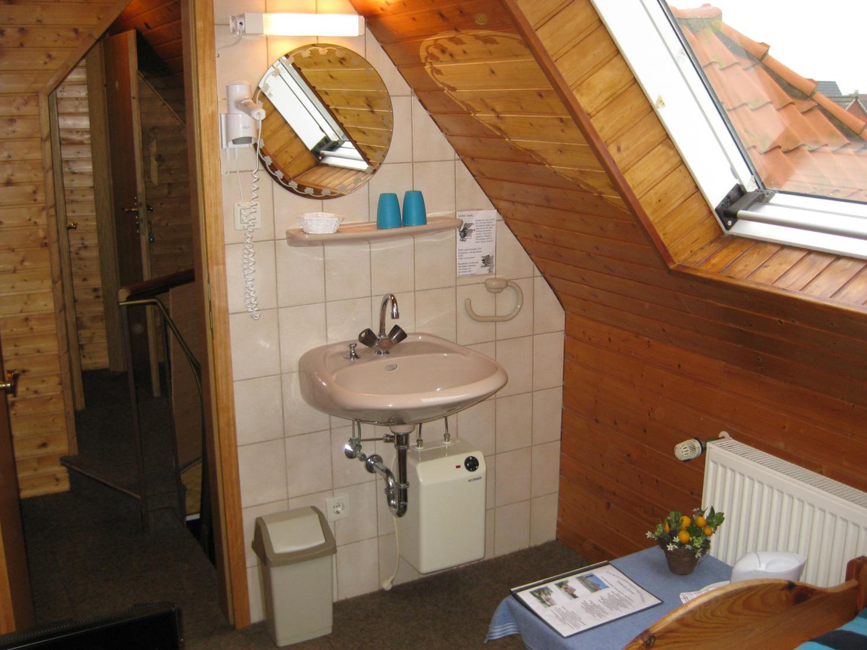 Single Room - Attic photo 2