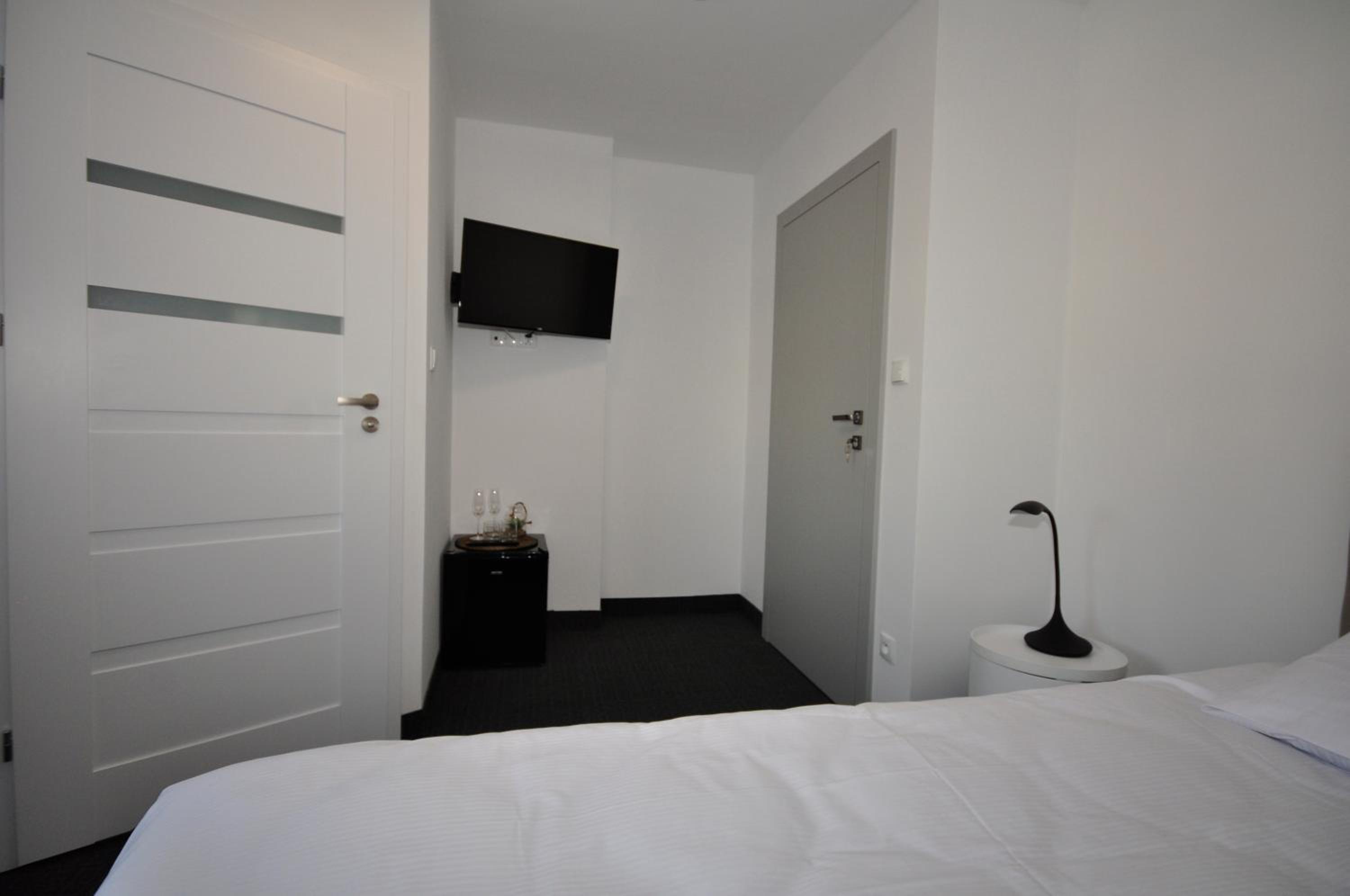 One-Bedroom Apartment photo 3