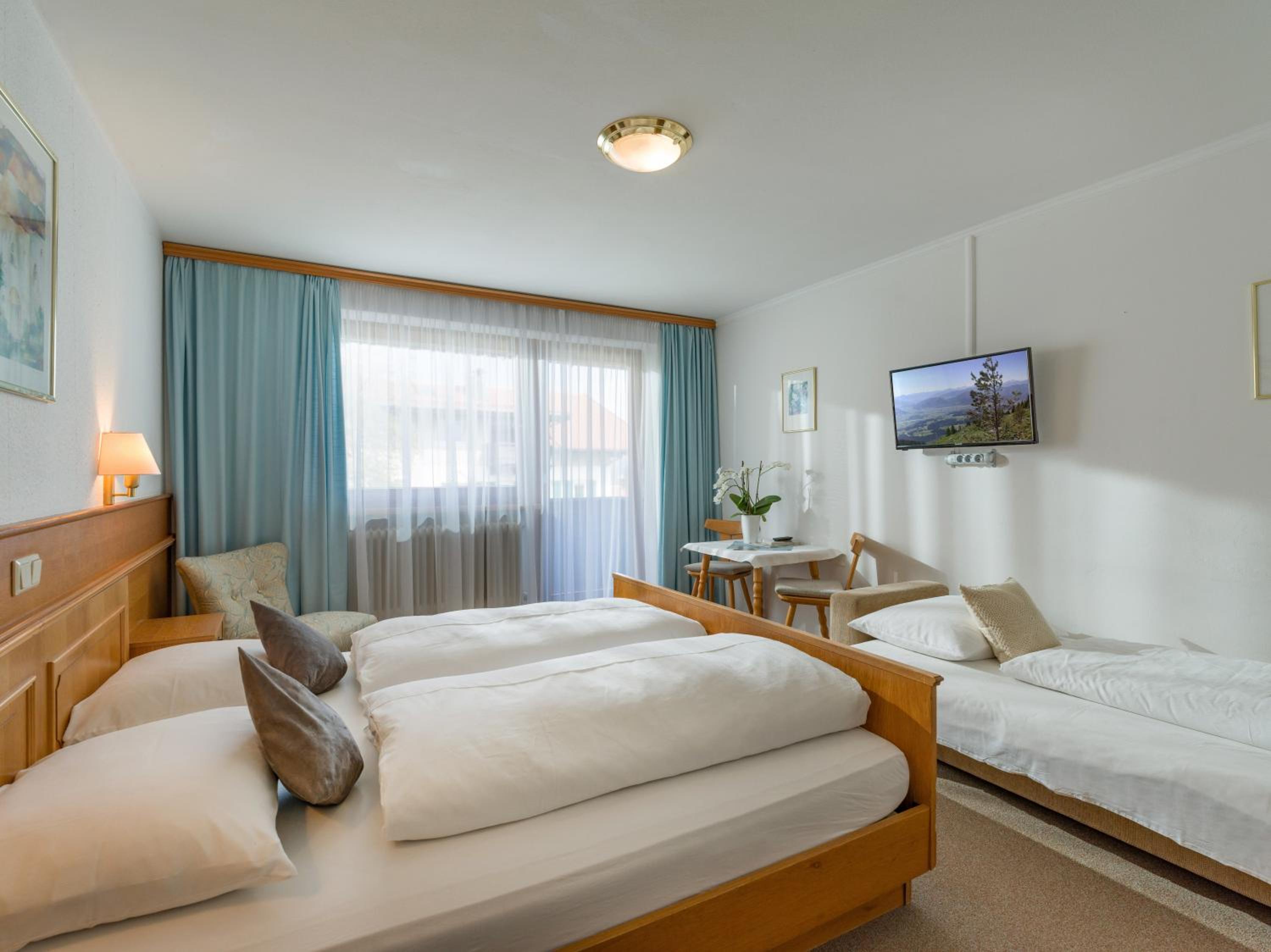 Economy Triple Room
