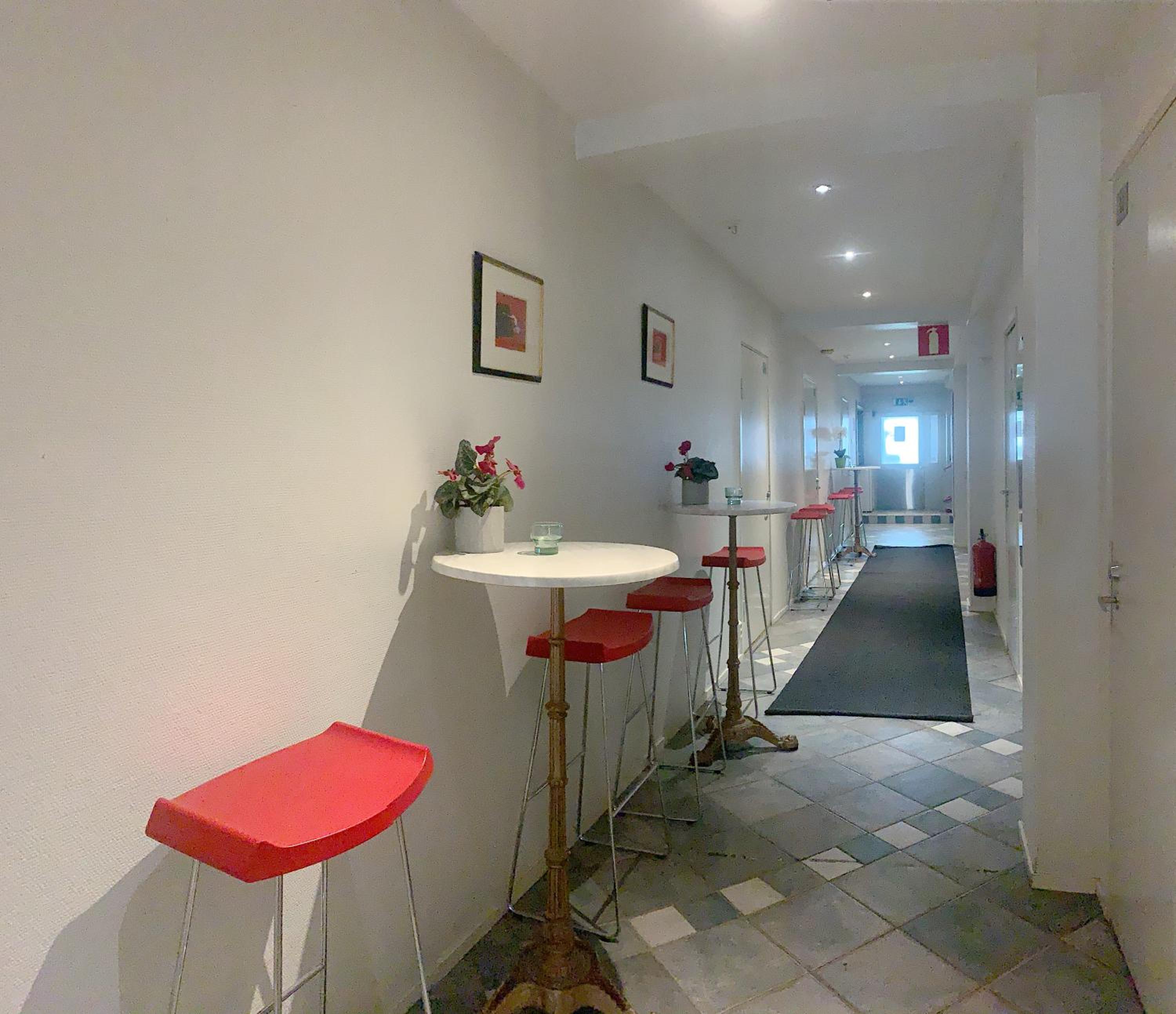Double or Twin Room with Private Bathroom - Photo 8