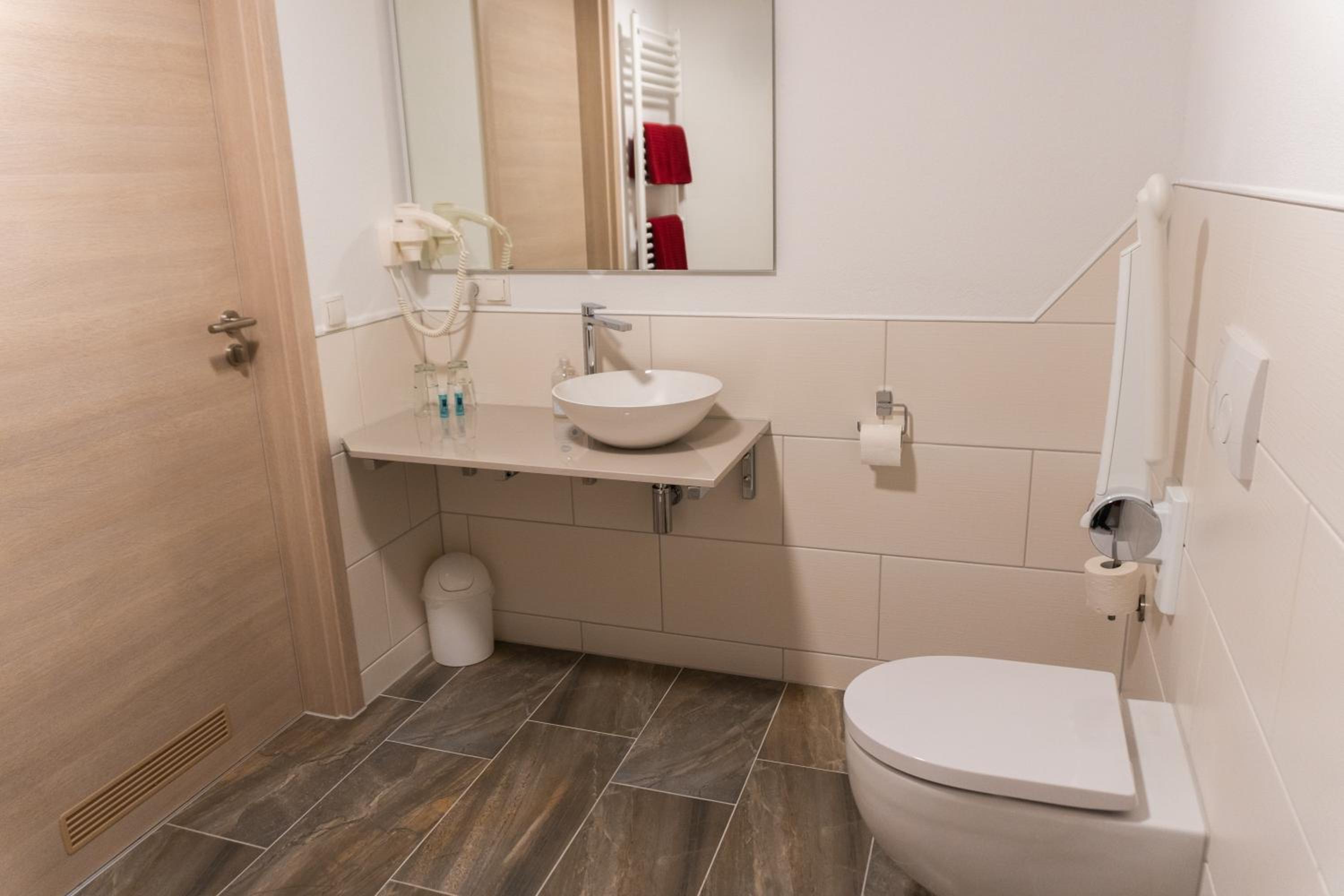 Double Room - Disability Access photo 3