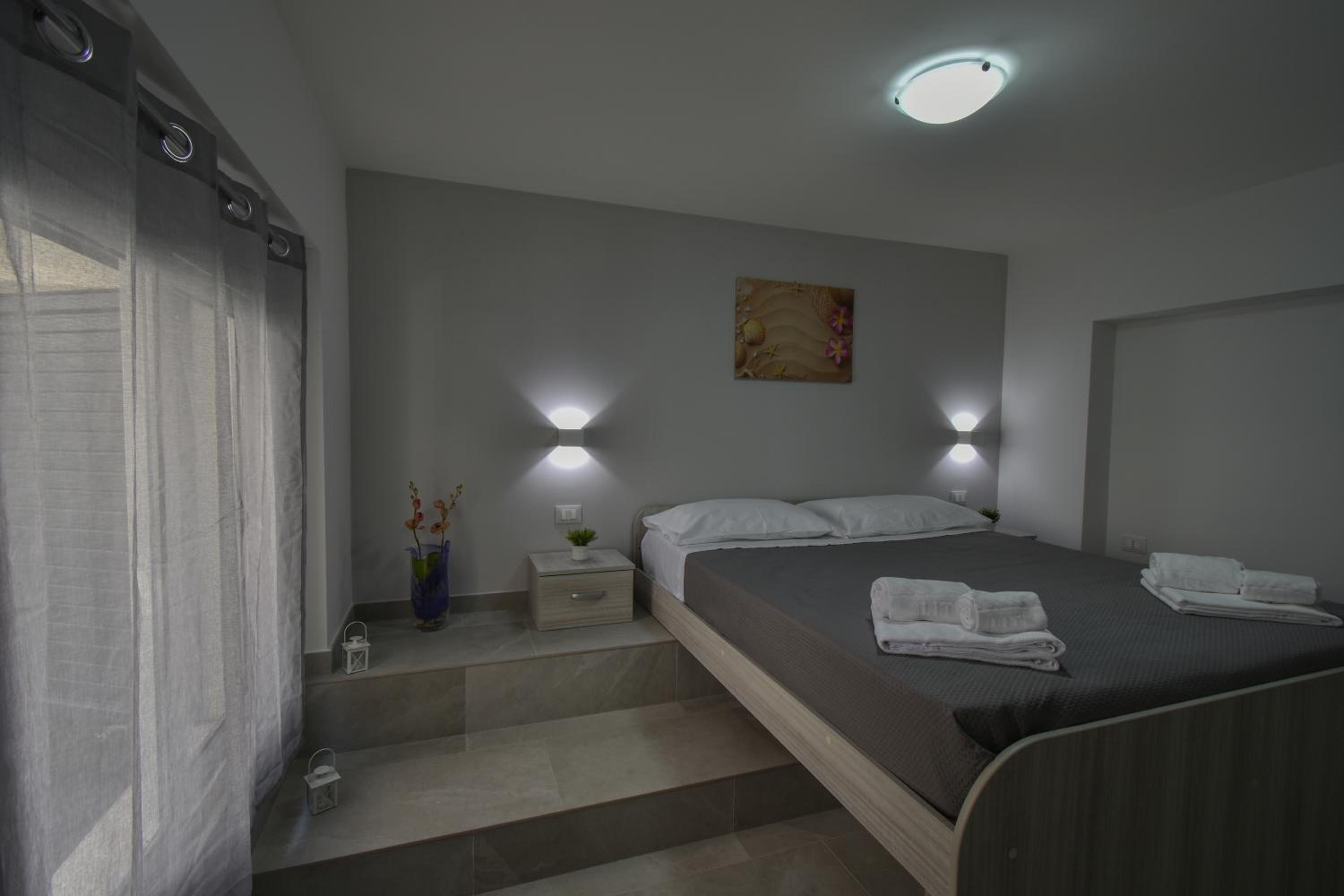 One-Bedroom House photo 1