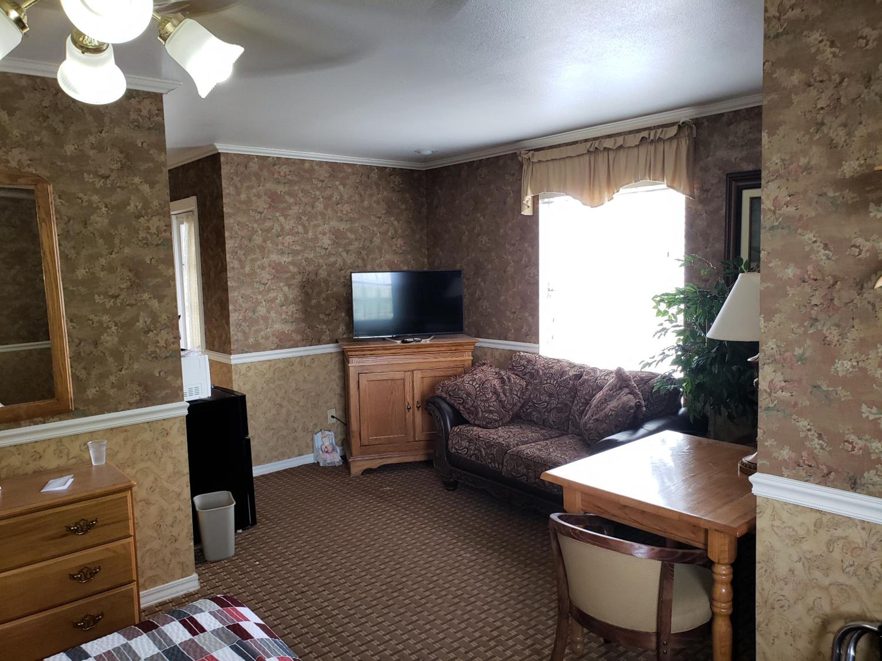 Deluxe Suite with Spa Bath - Photo 1