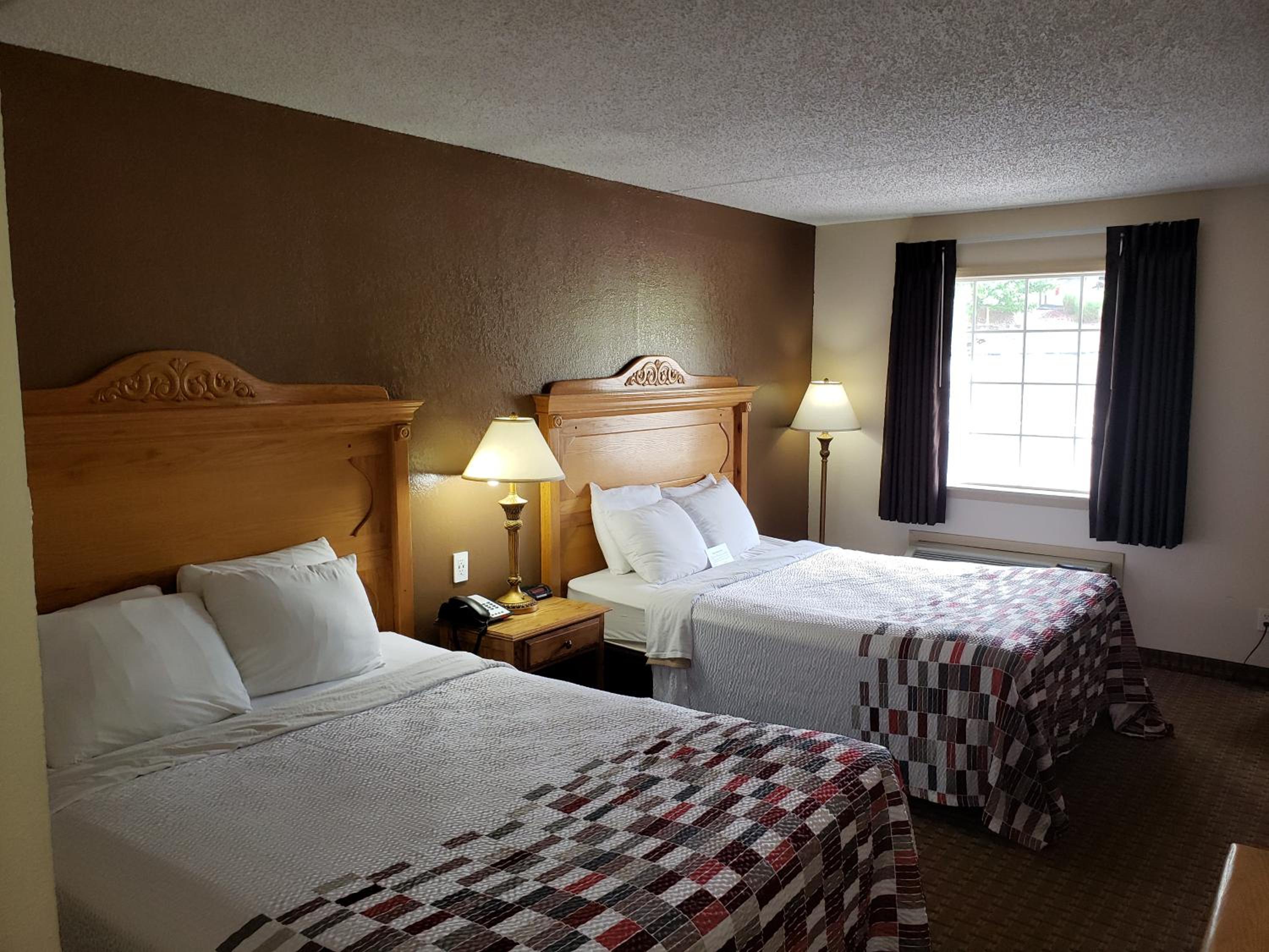 Queen Room with Two Queen Beds - Photo 10