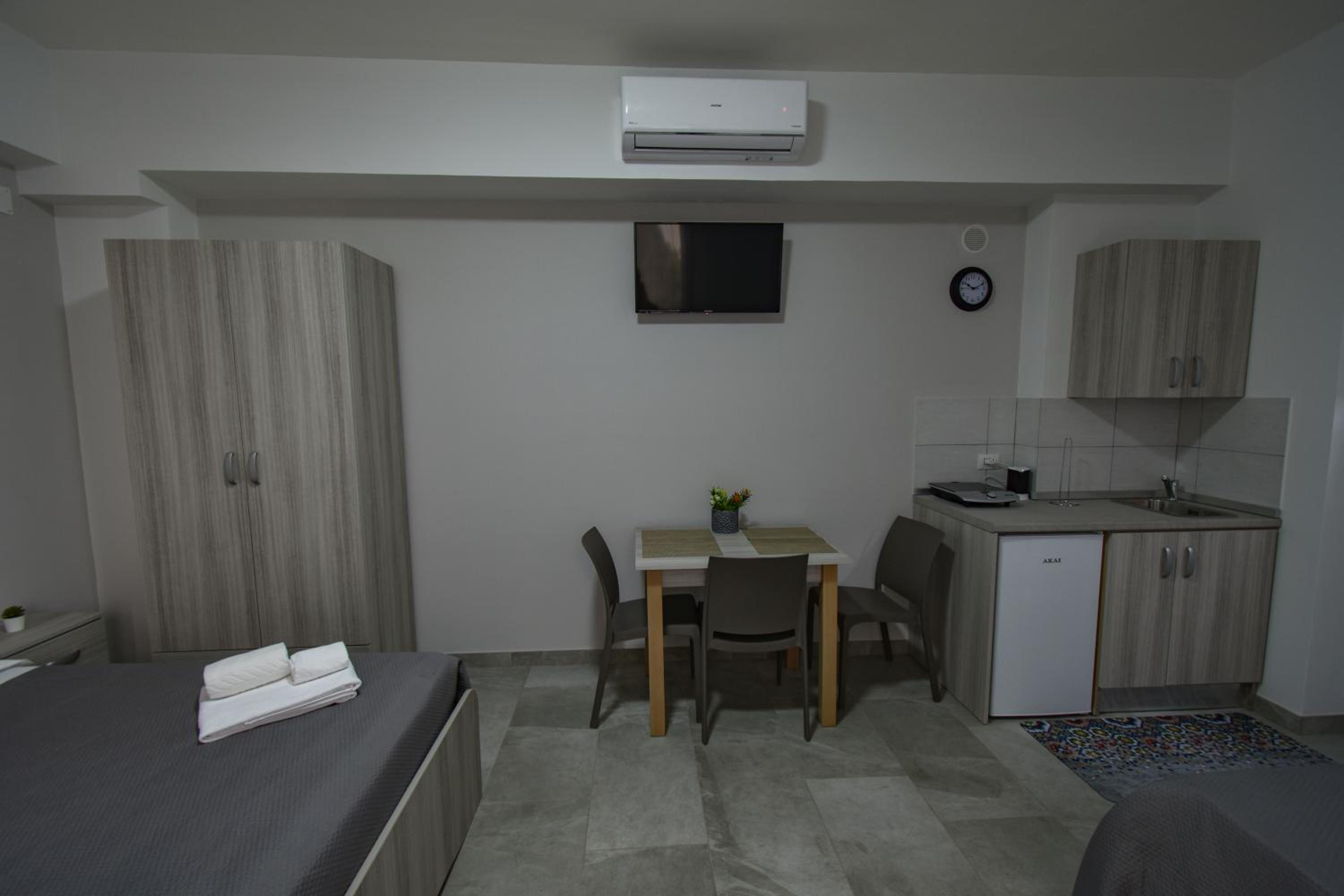 One-Bedroom House photo 1