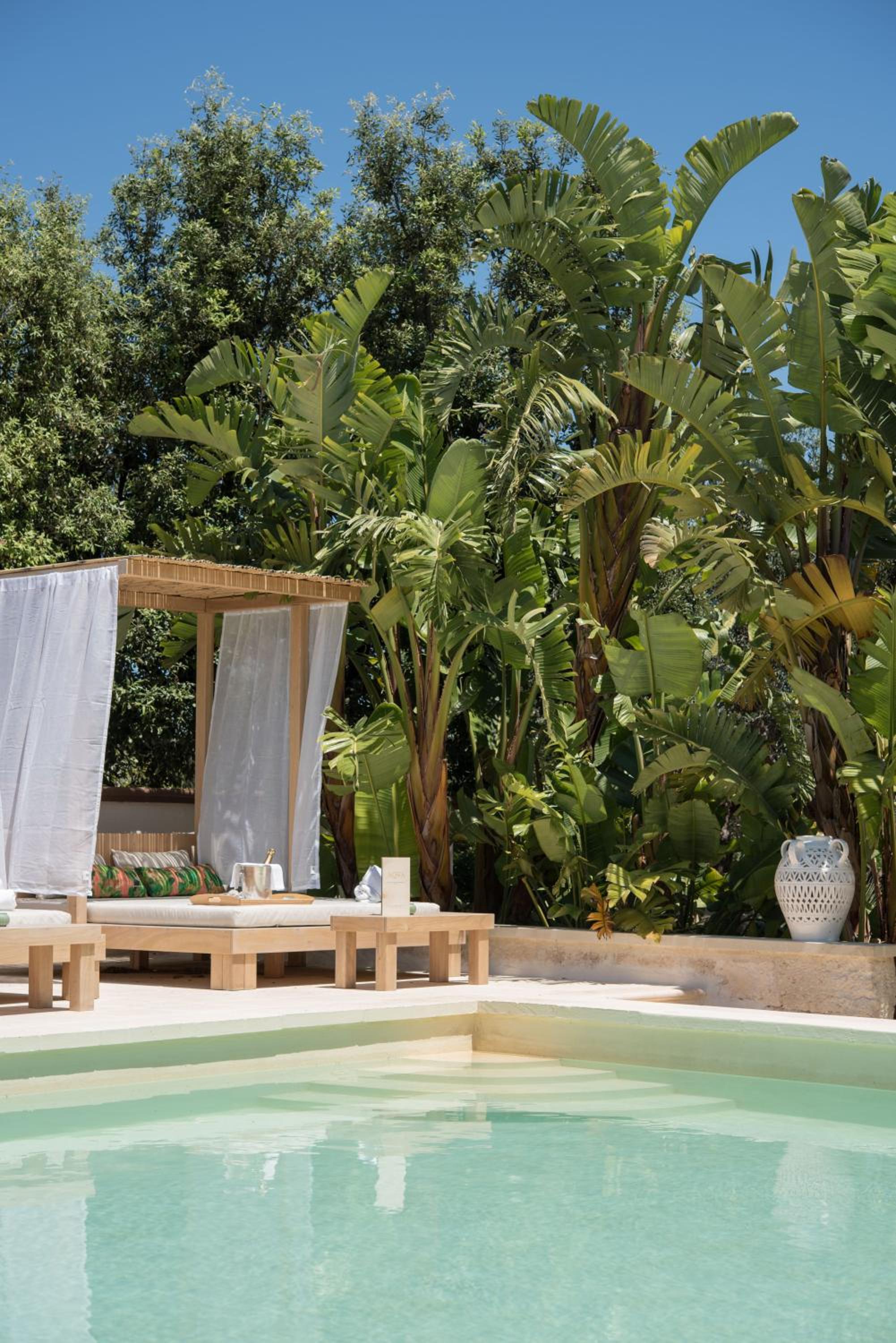 Deluxe Double Room with Pool View - Photo 6