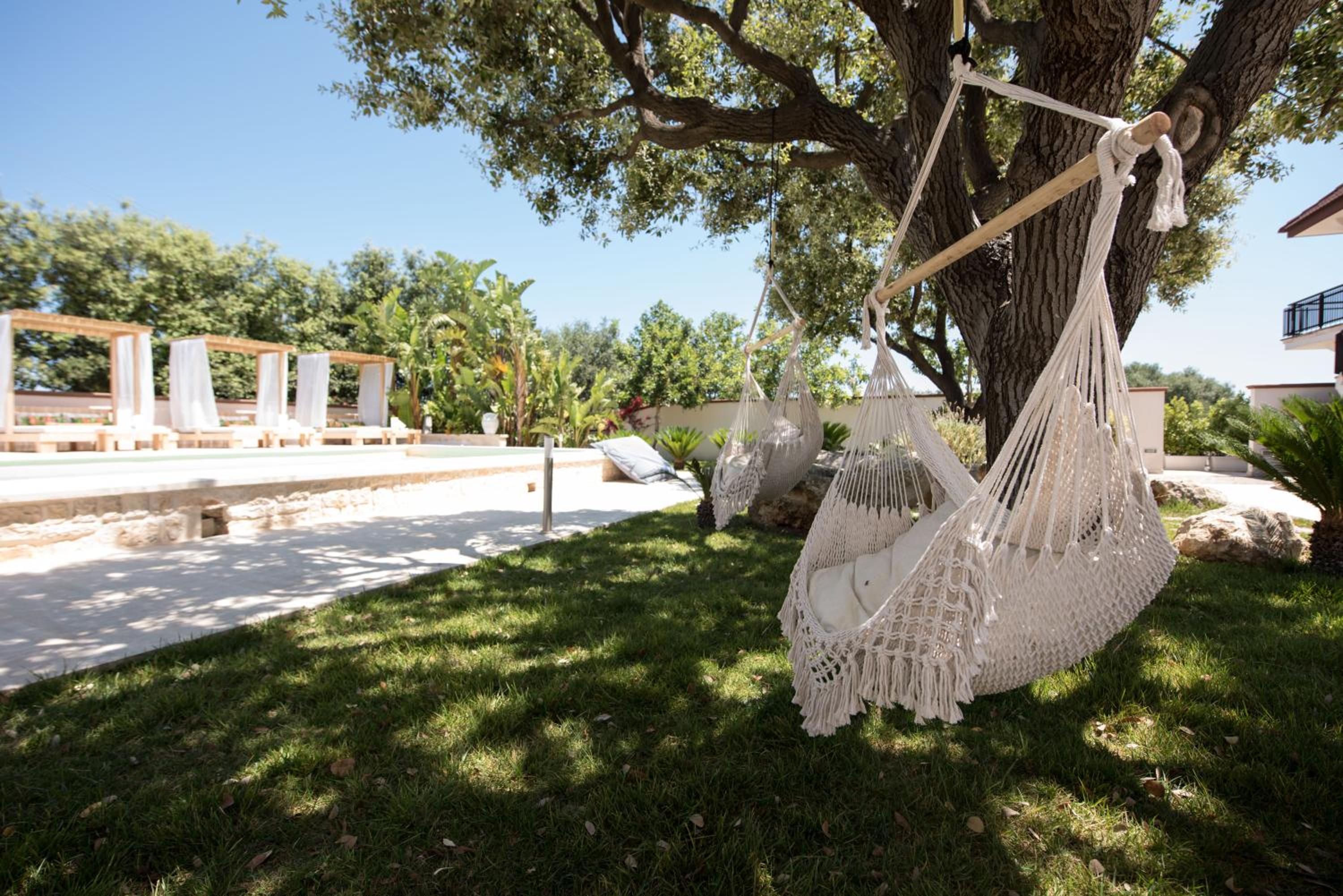 Deluxe Double Room with Pool View - Photo 8