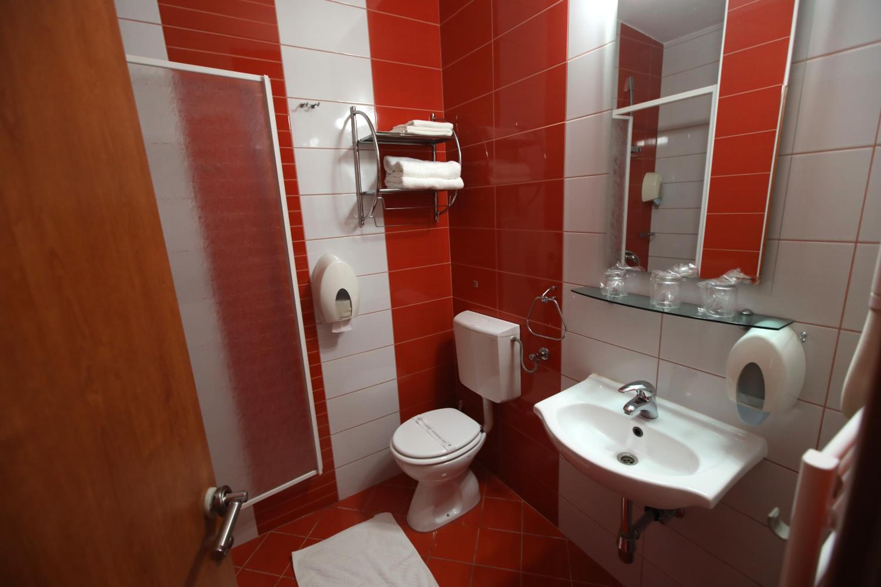 Triple Room with Balcony - Photo 9