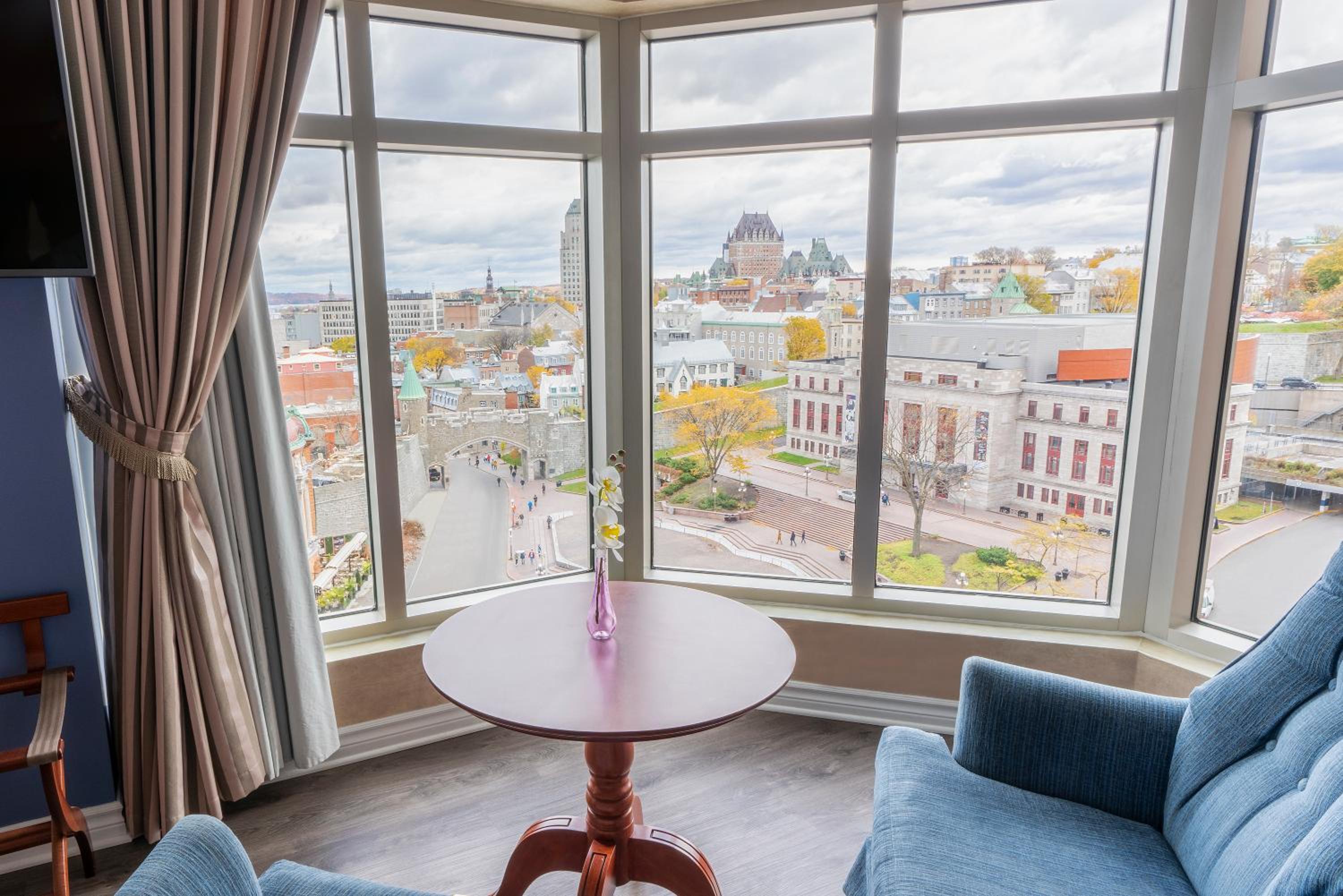 Suite with Panoramic City View, 1 King photo 2