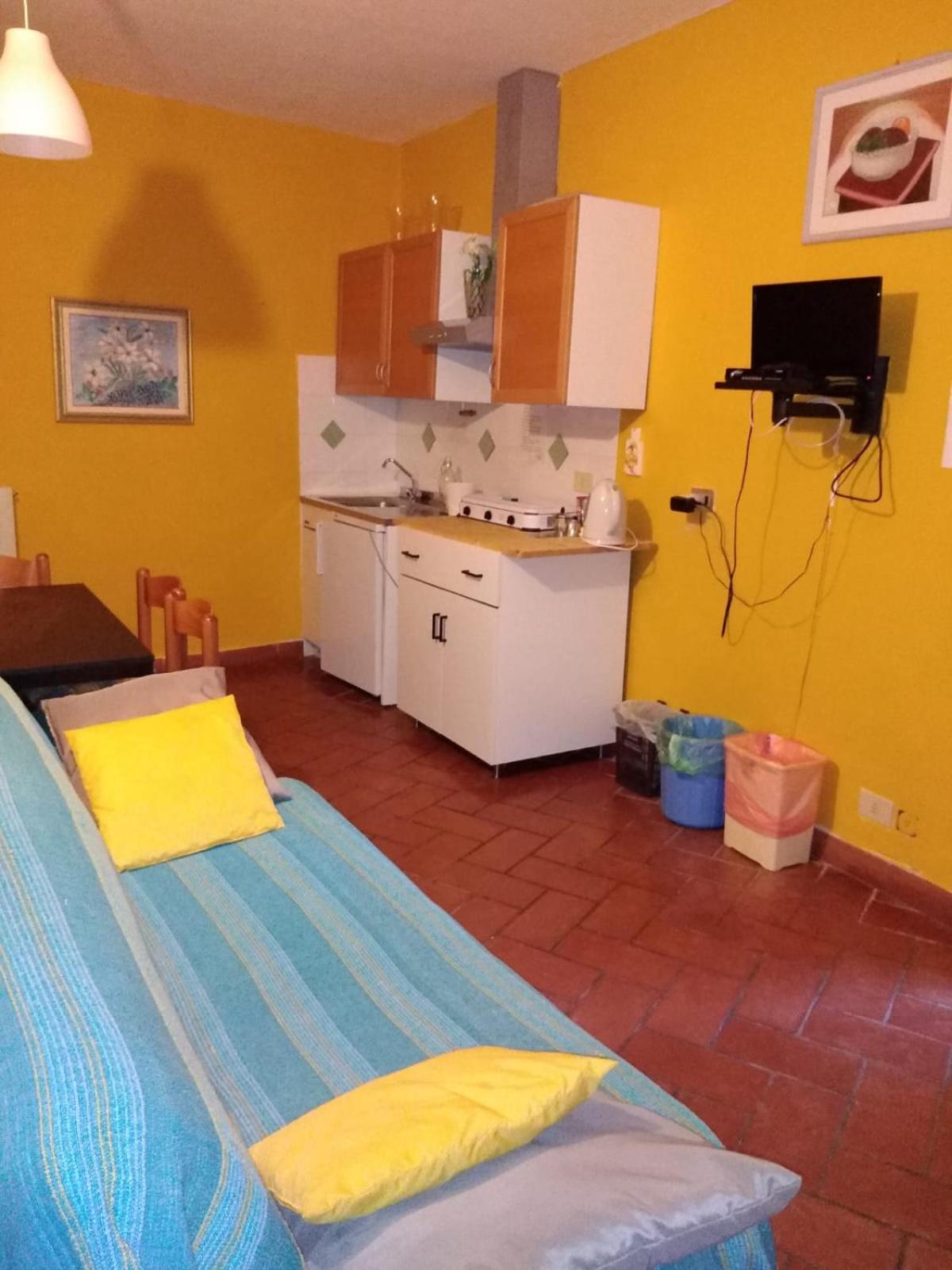 One-Bedroom Apartment - Photo 3