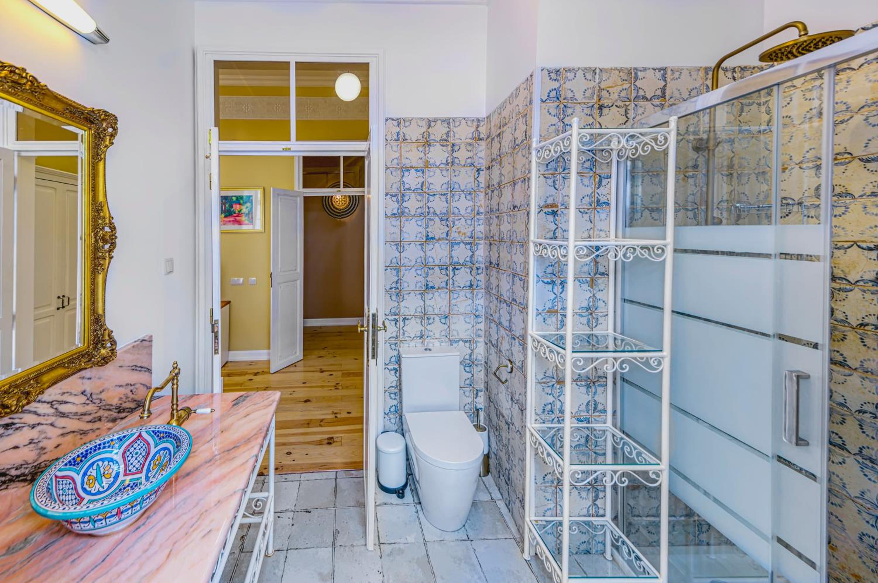 Superior Double or Twin Room with City View - Photo 5