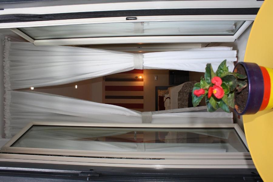 Large Double Room - Photo 4