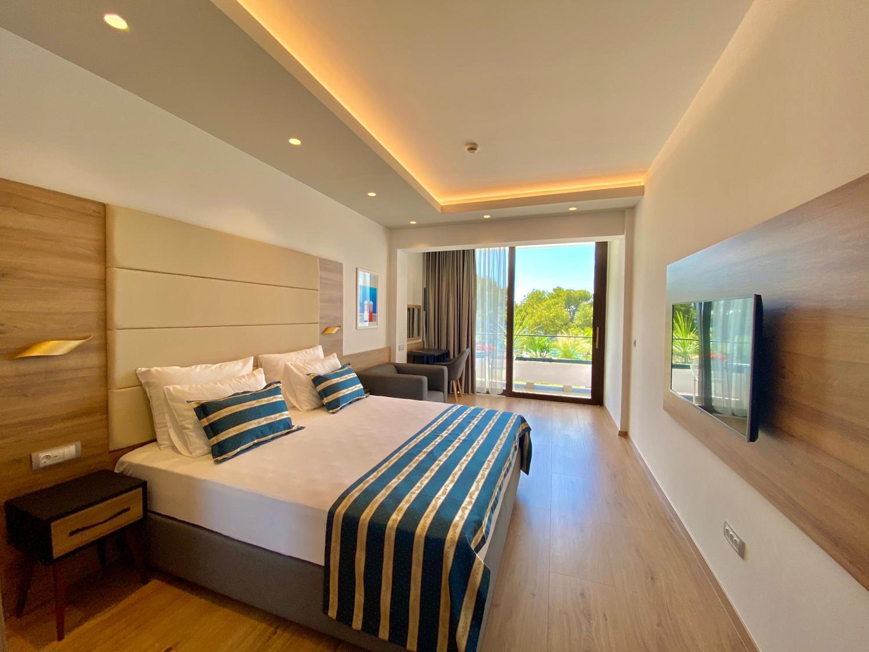 Superior Double or Twin Room with Sea View - Photo 3