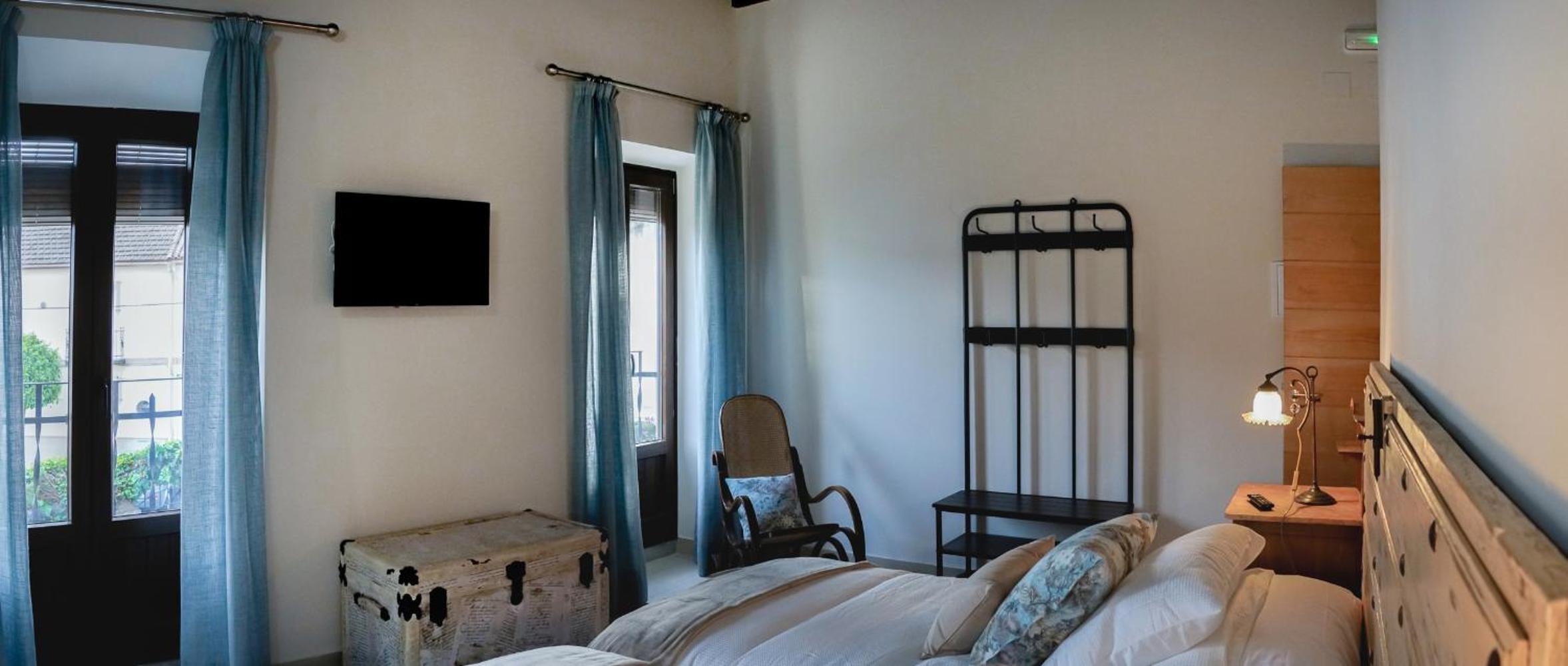 Double or Twin Room - Photo 4