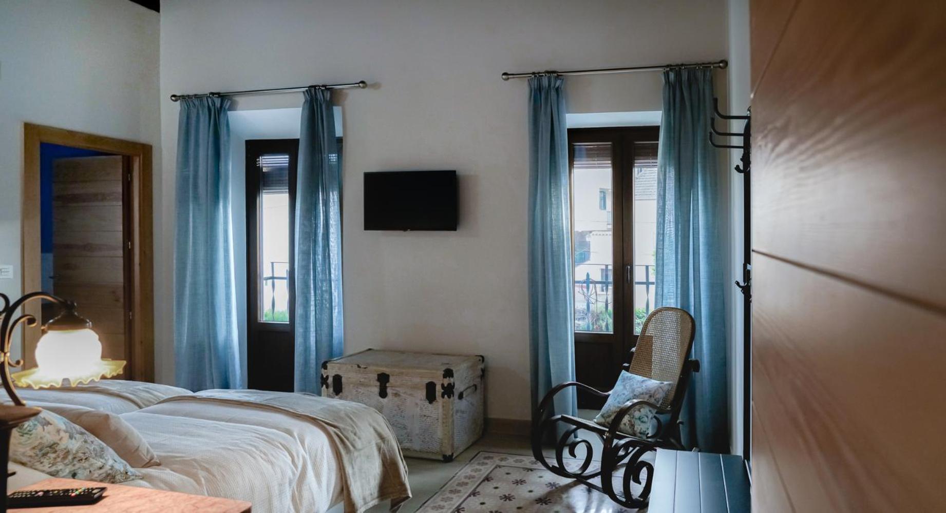 Double or Twin Room - Photo 2
