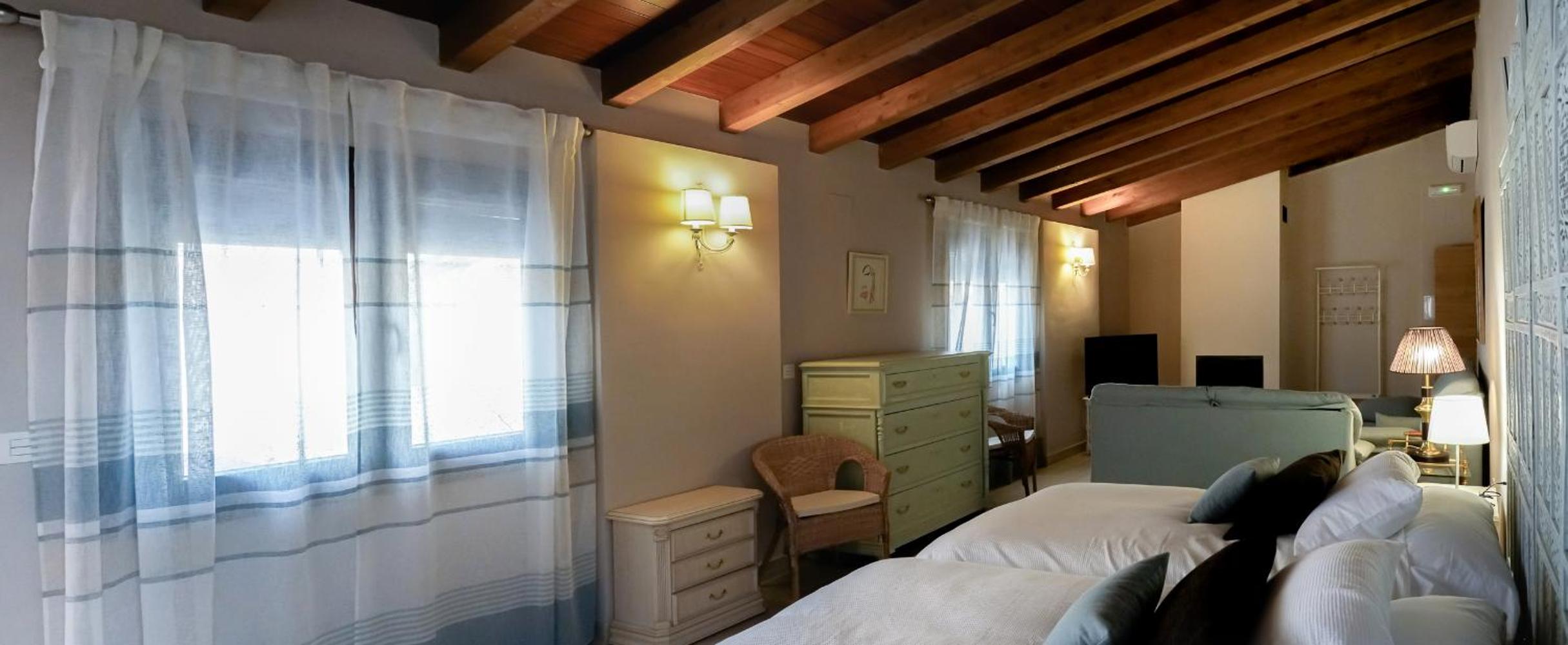 Junior Suite with Balcony - Photo 2