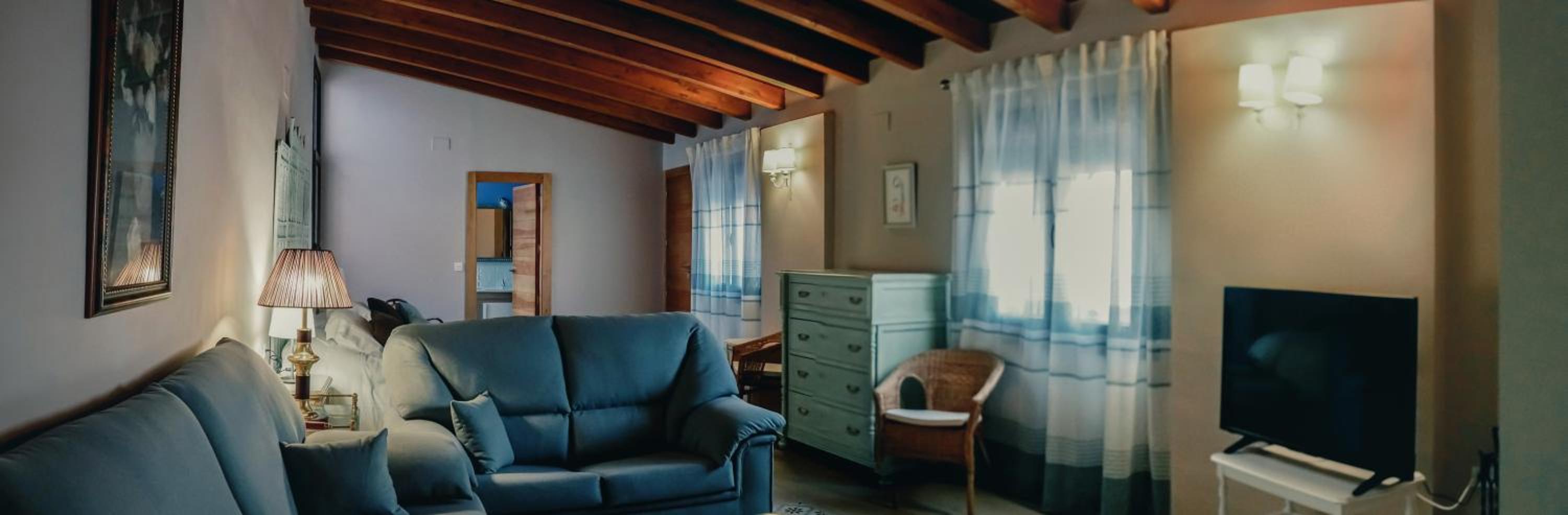 Junior Suite with Balcony - Photo 6