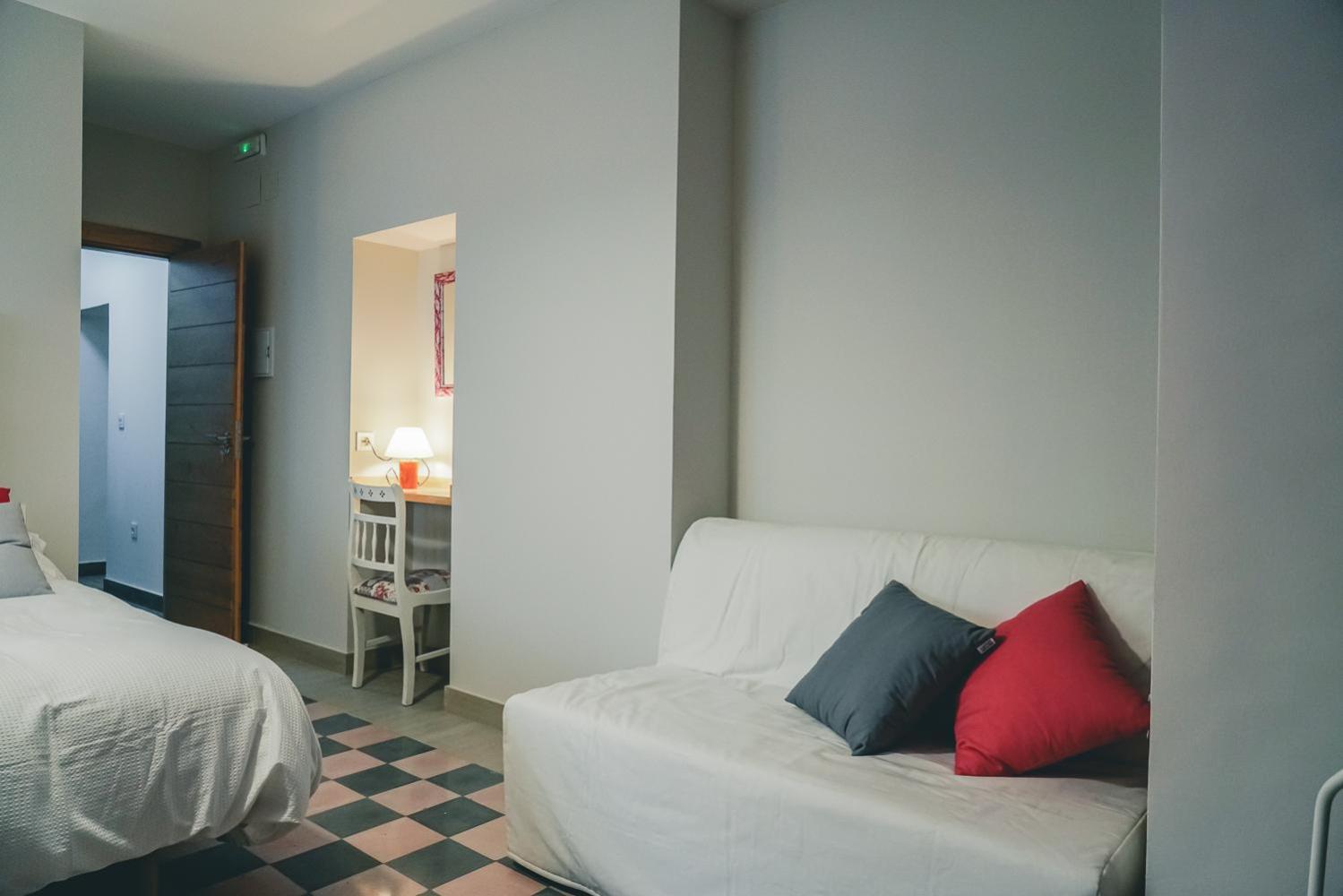 Twin Room with Extra Bed - Photo 5